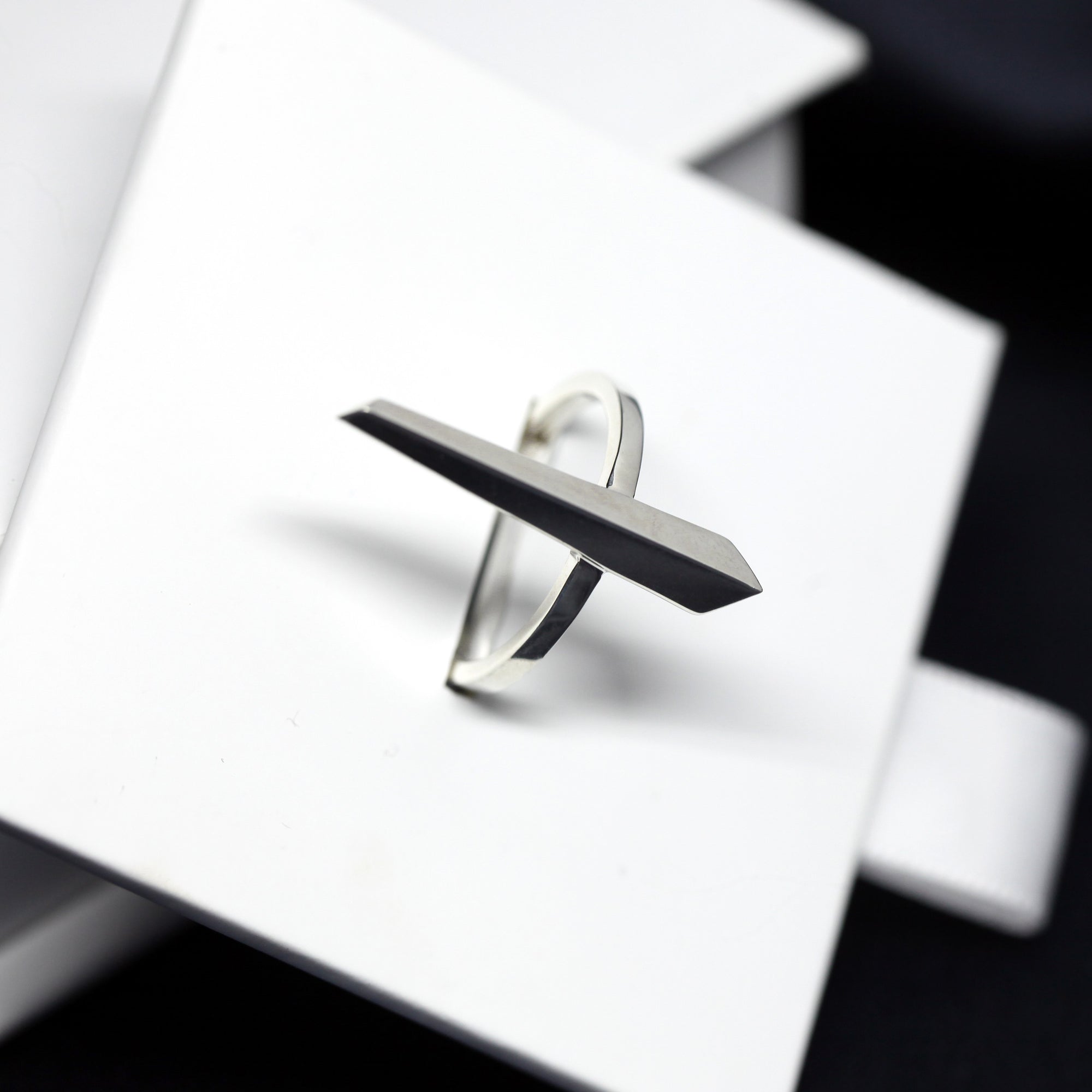 Macro shot of Peak Ring in White Gold – A close-up of the polished edges and precise craftsmanship.