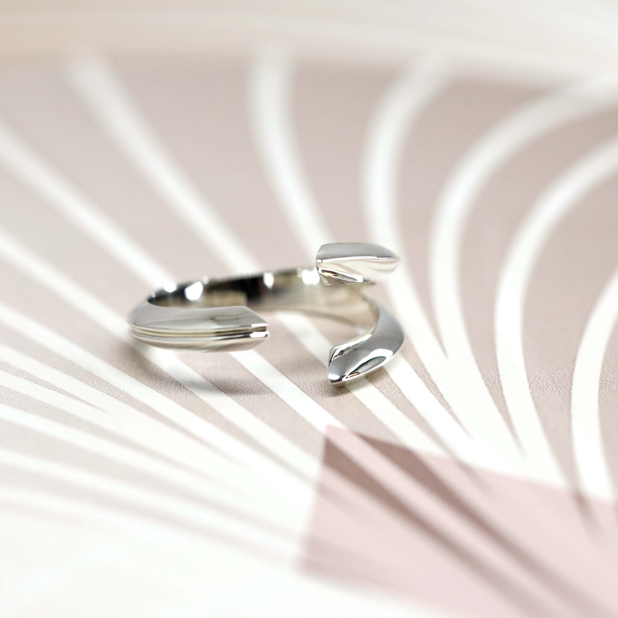 Front view of Fang Ring in White Gold – A contemporary fine jewelry piece with a sleek, geometric silhouette.