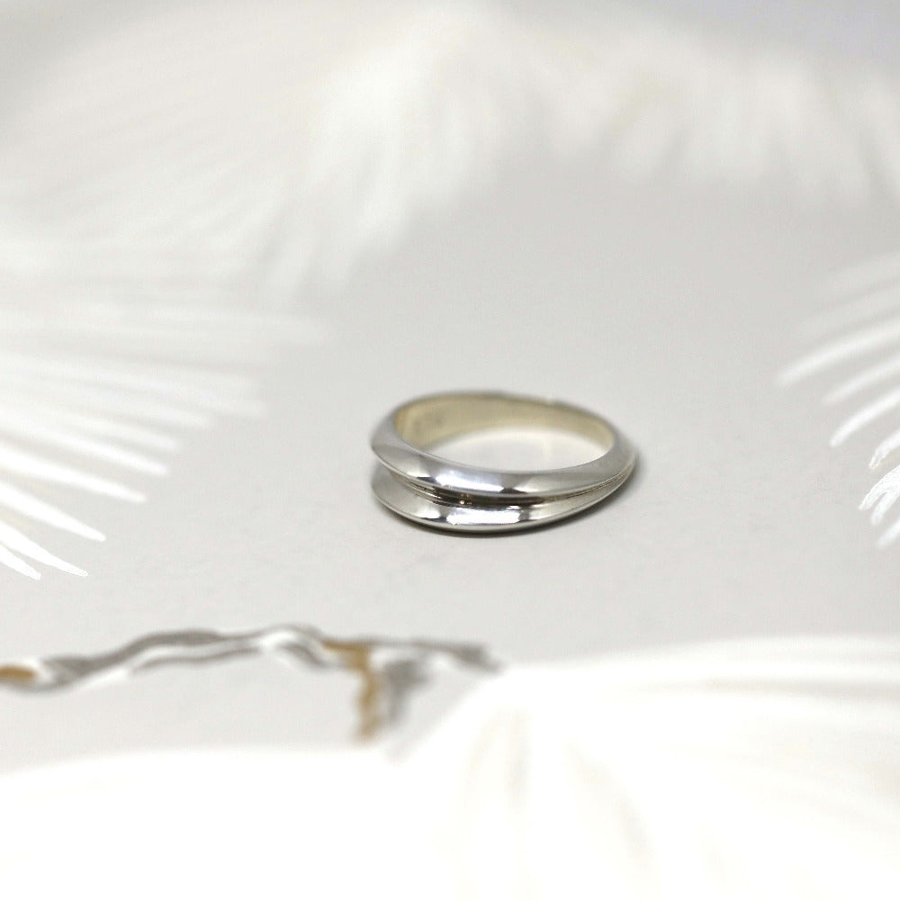 bena jewelry minimalist white gold wedding band montreal