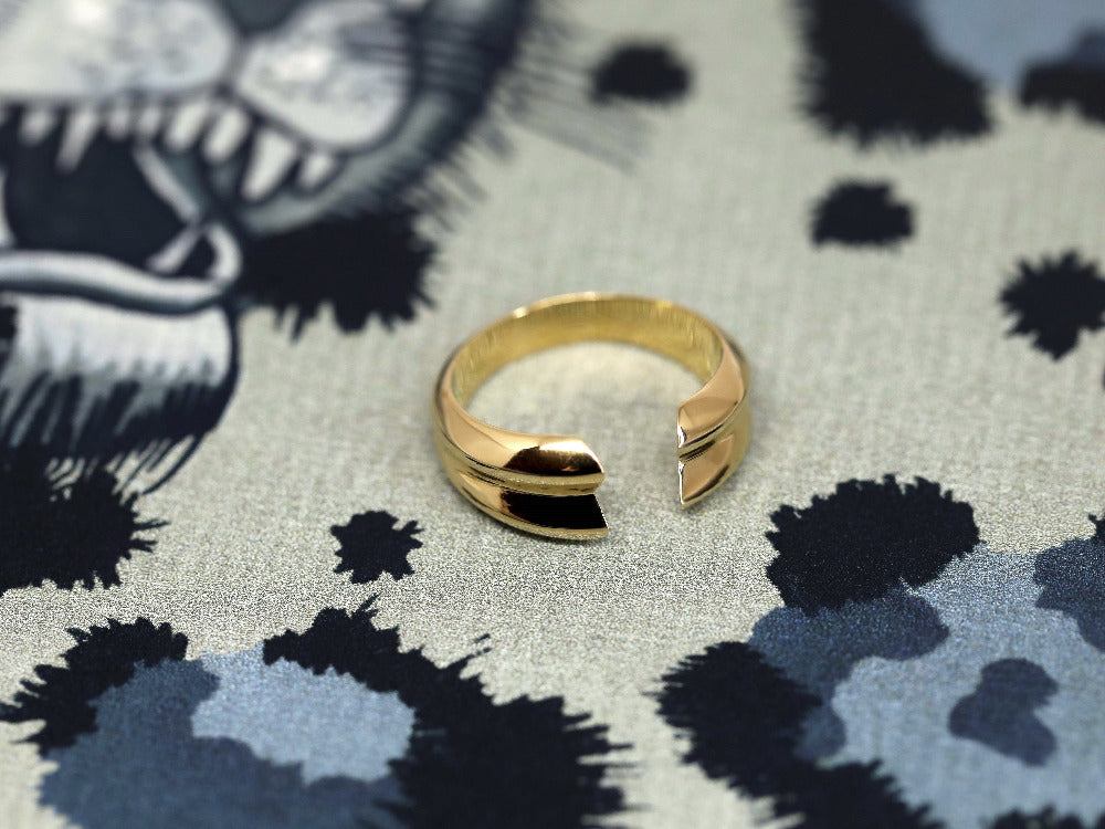 Side view of Frill Ring in Yellow Gold – A modern, sculptural unisex ring featuring a curved and open-ended design.