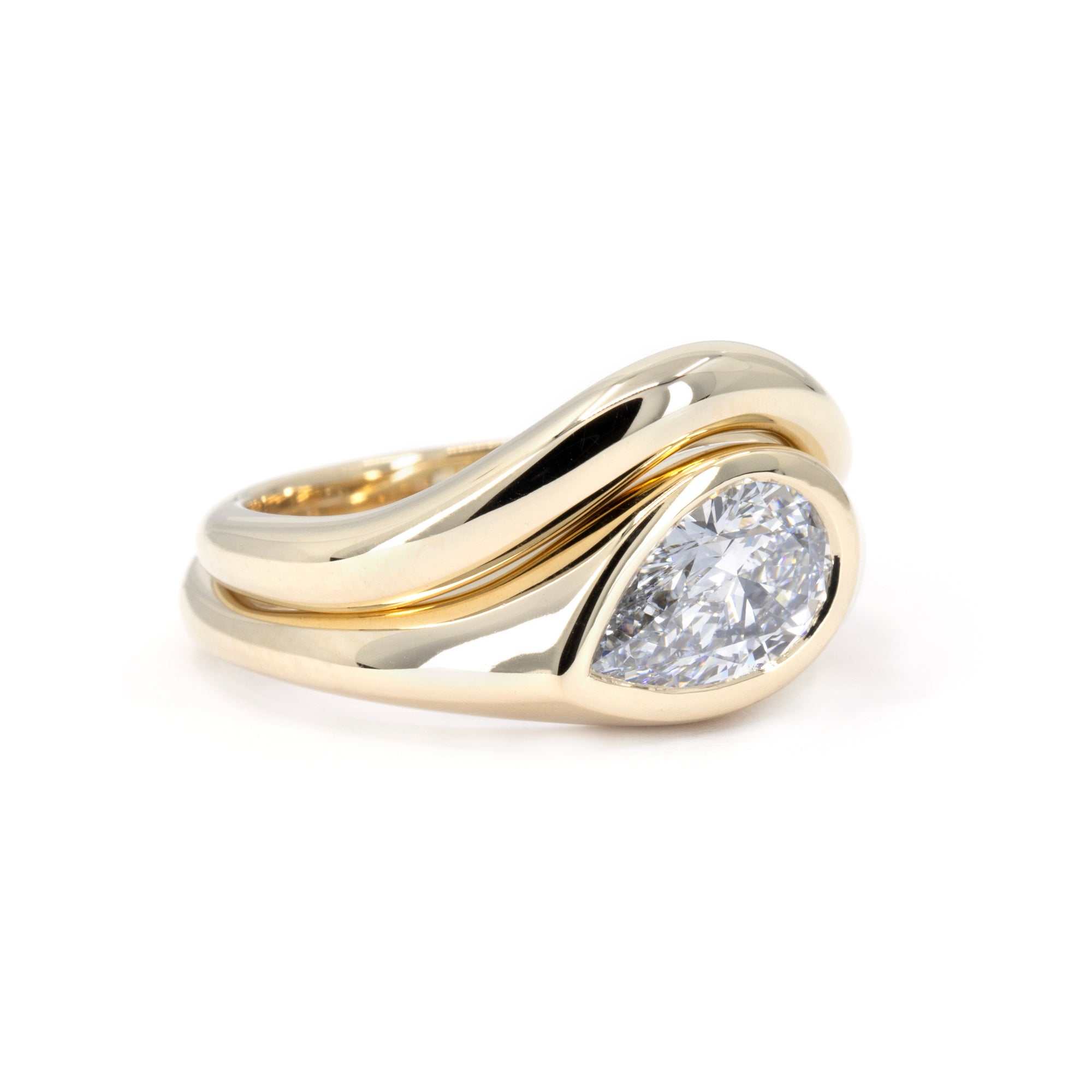 FLUID BEZEL PEAR SHAPE DIAMOND  | Yellow Gold