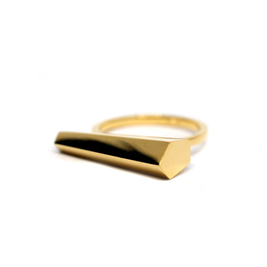 Sturdy ring in yellow gold photographed on a white background. A Minimalist, modern and elegant piece of jewelry. Find this gender-neutral ring that fits both classic and edgy wardrobes online, or at Bena Jewelry&#39;s store in Montreal&#39;s Little Italy.