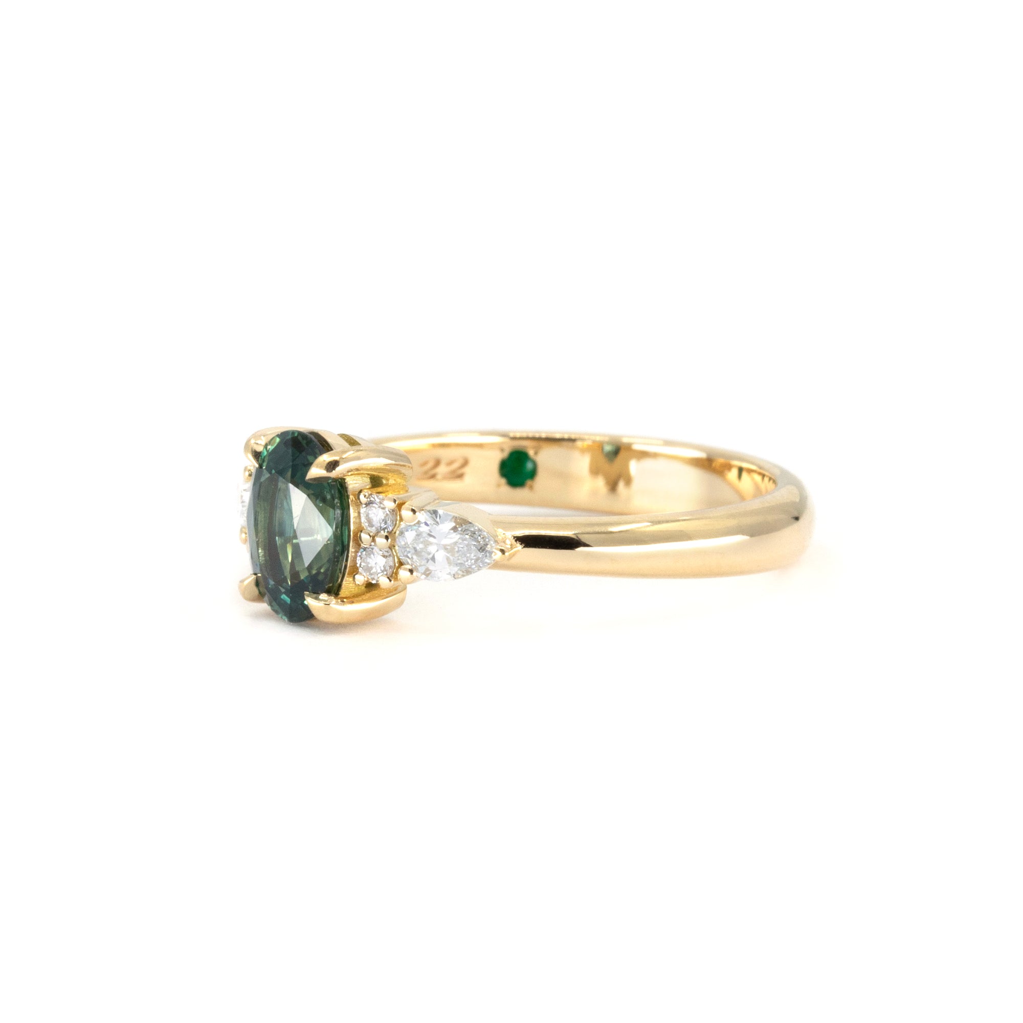 OVAL SHAPE TEAL SAPPHIRE &amp; SIDE DIAMOND | Yellow Gold