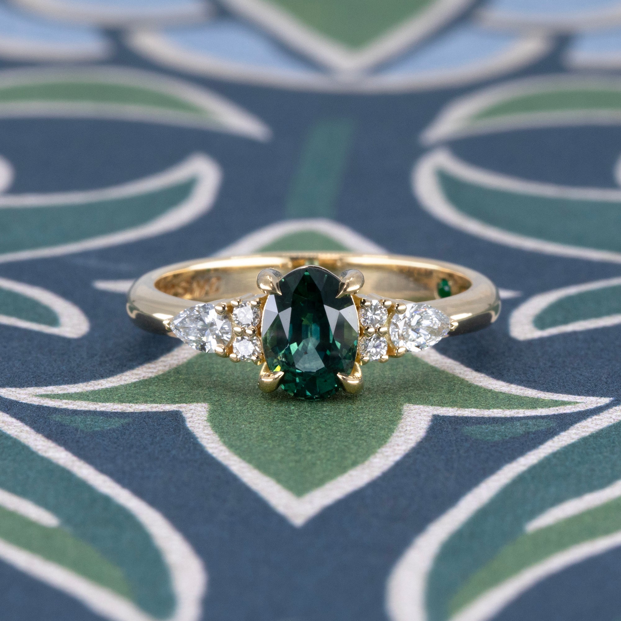 OVAL SHAPE TEAL SAPPHIRE &amp; SIDE DIAMOND | Yellow Gold