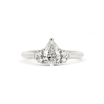 Pear Shape 1 ct Diamond Désir White Gold Engagement Ring