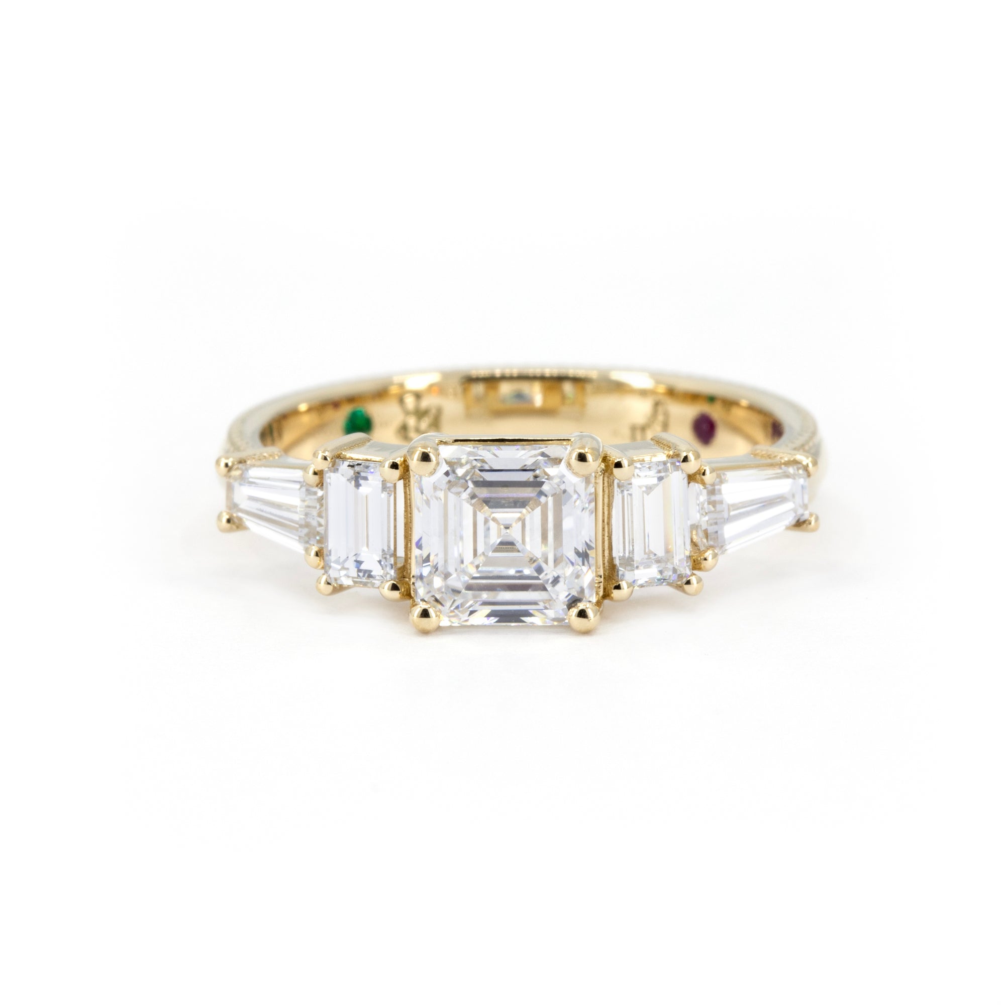 ASSCHER CUT, BAGUETTE, EMERALD DIAMOND | Yellow Gold