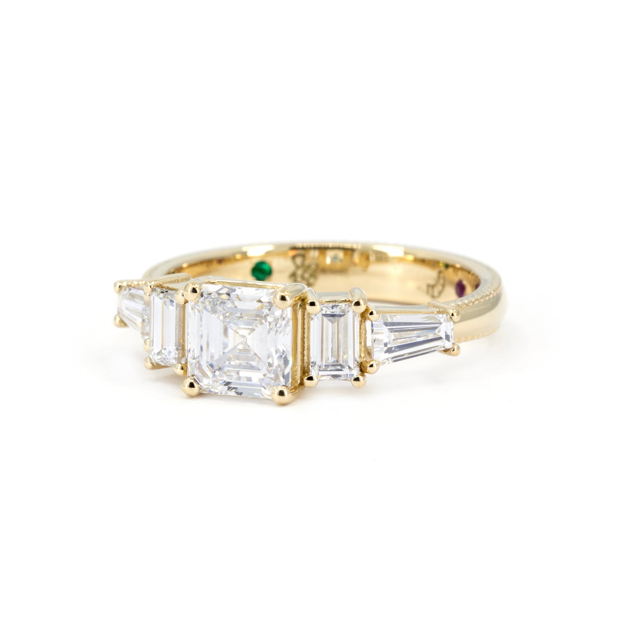 ASSCHER CUT, BAGUETTE, EMERALD DIAMOND | Yellow Gold