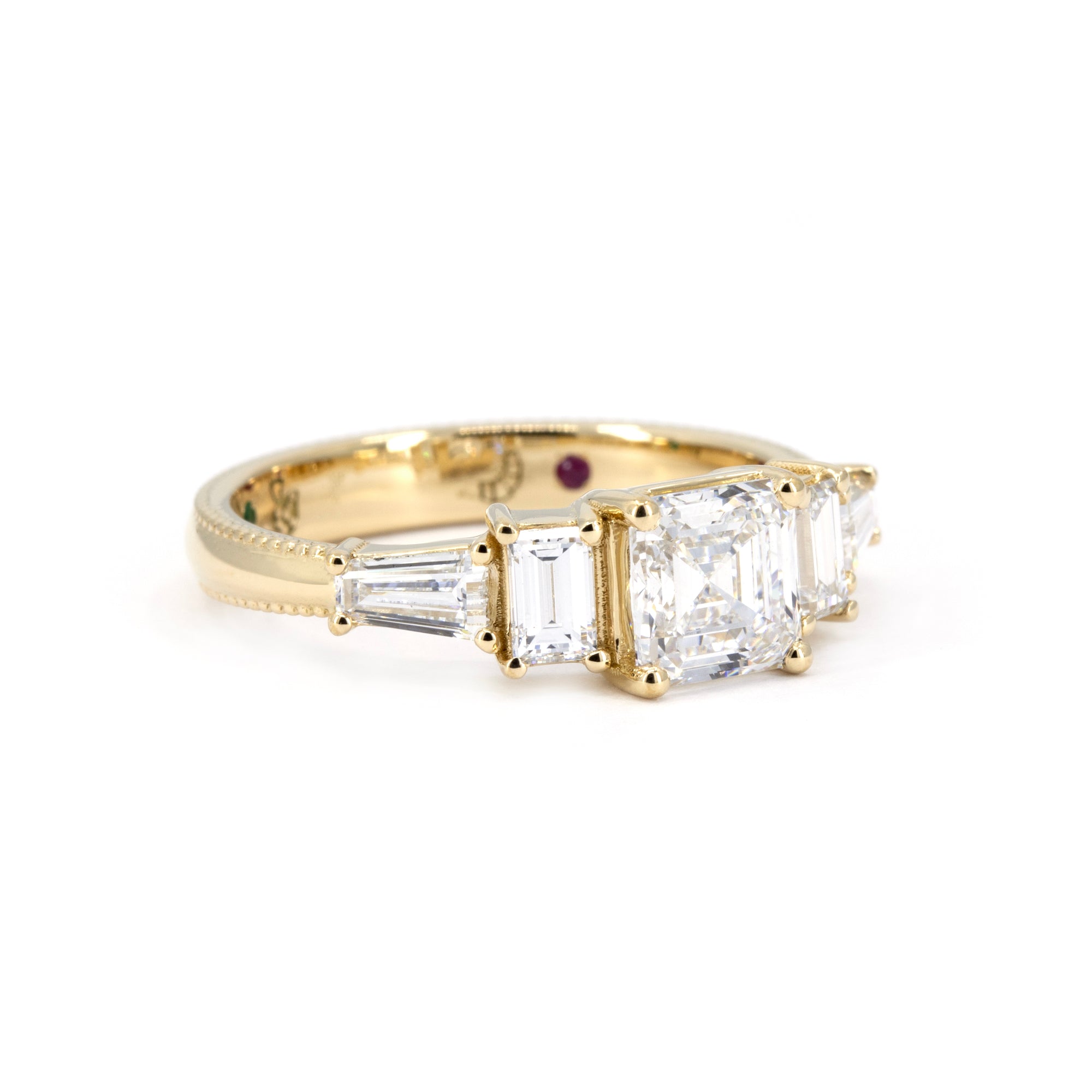ASSCHER CUT, BAGUETTE, EMERALD DIAMOND | Yellow Gold