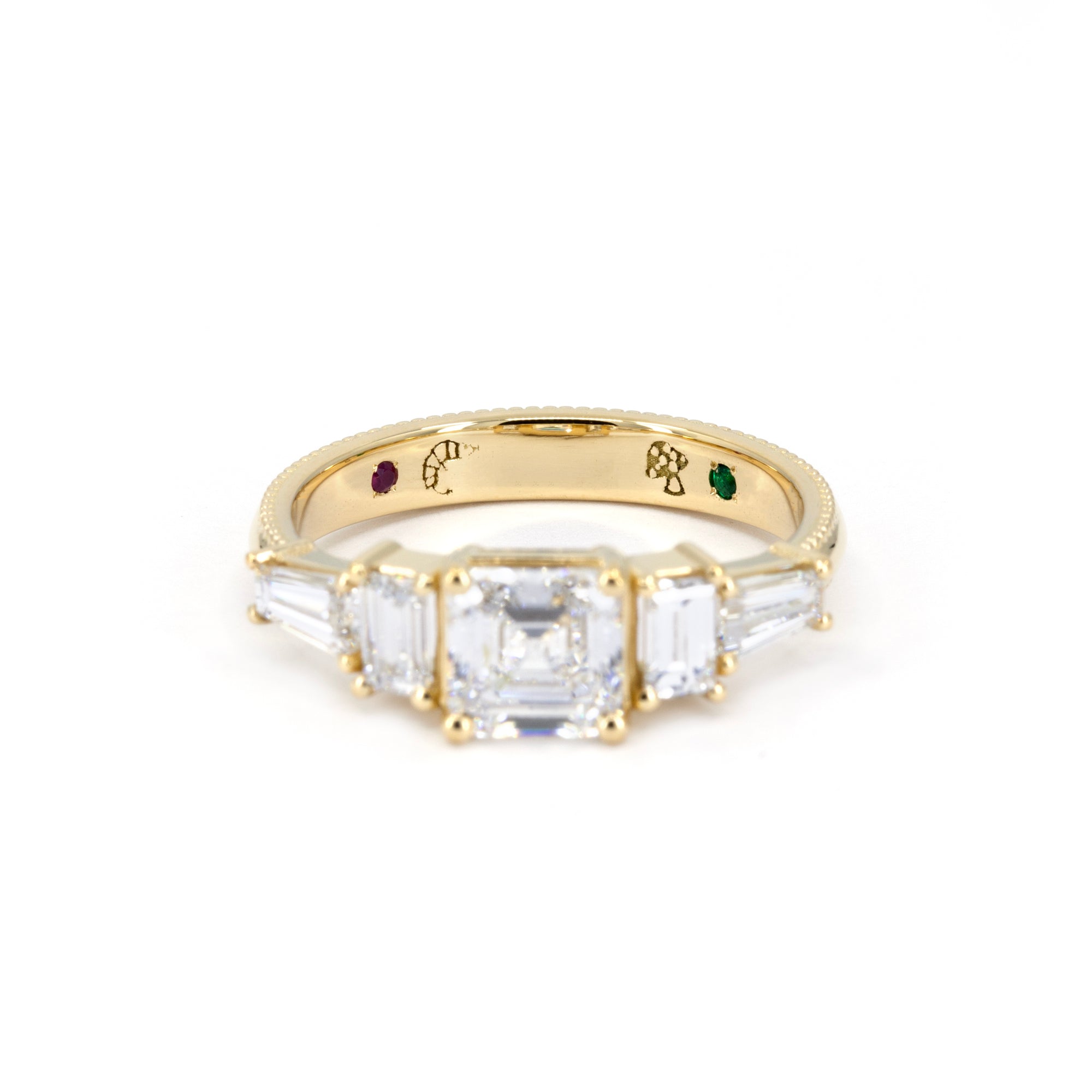 ASSCHER CUT, BAGUETTE, EMERALD DIAMOND | Yellow Gold