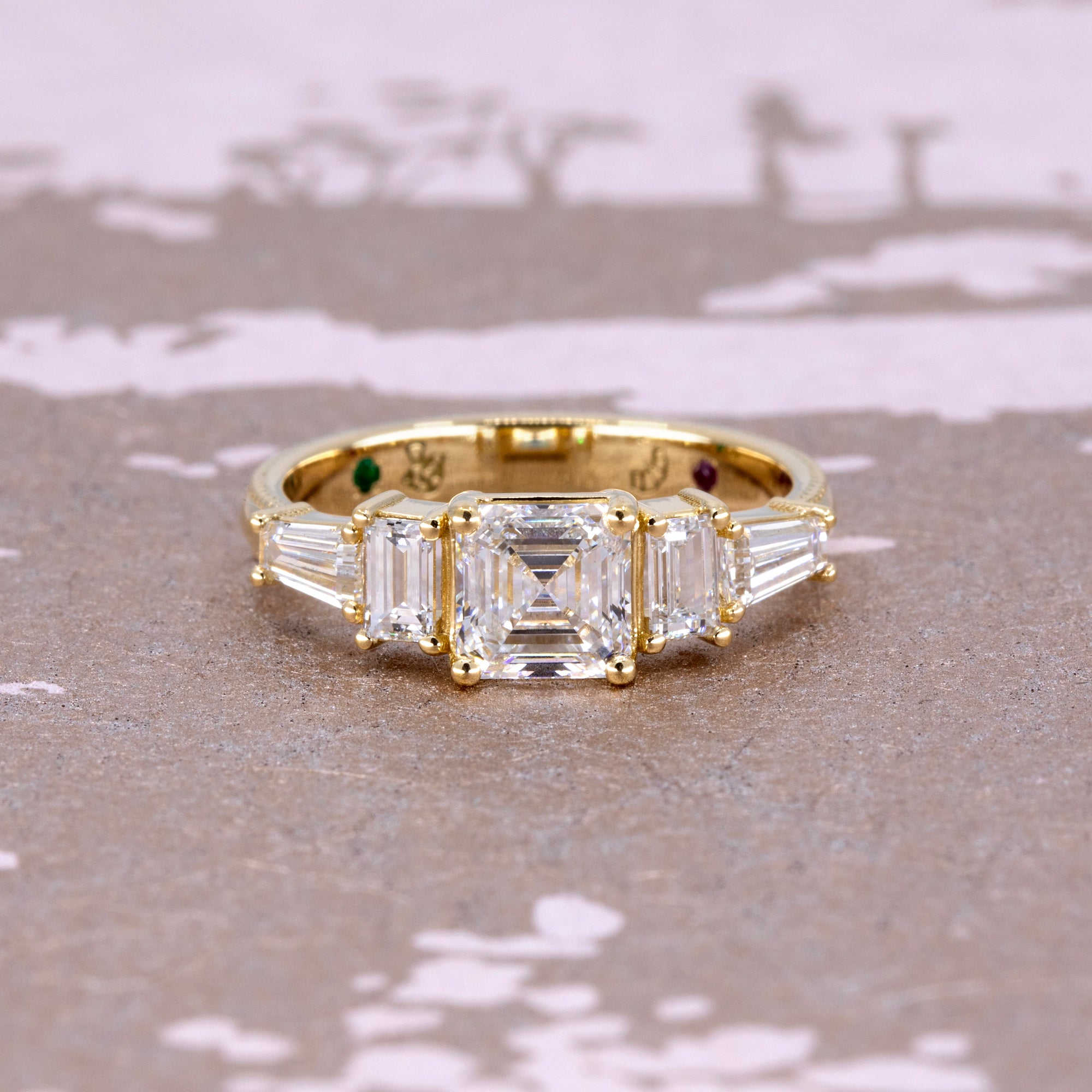 ASSCHER CUT, BAGUETTE, EMERALD DIAMOND | Yellow Gold