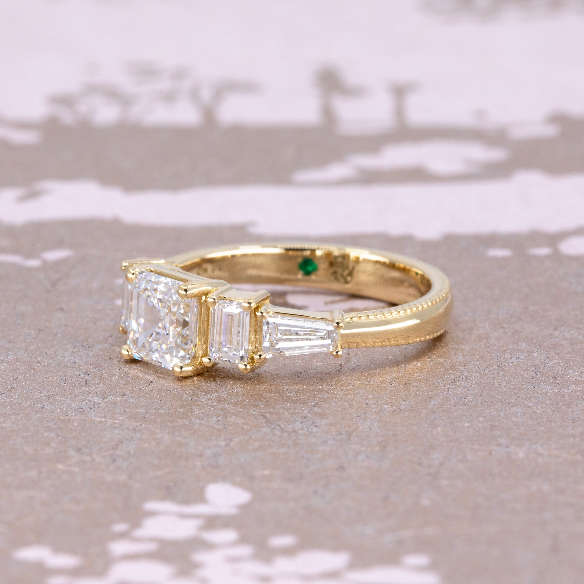 ASSCHER CUT, BAGUETTE, EMERALD DIAMOND | Yellow Gold
