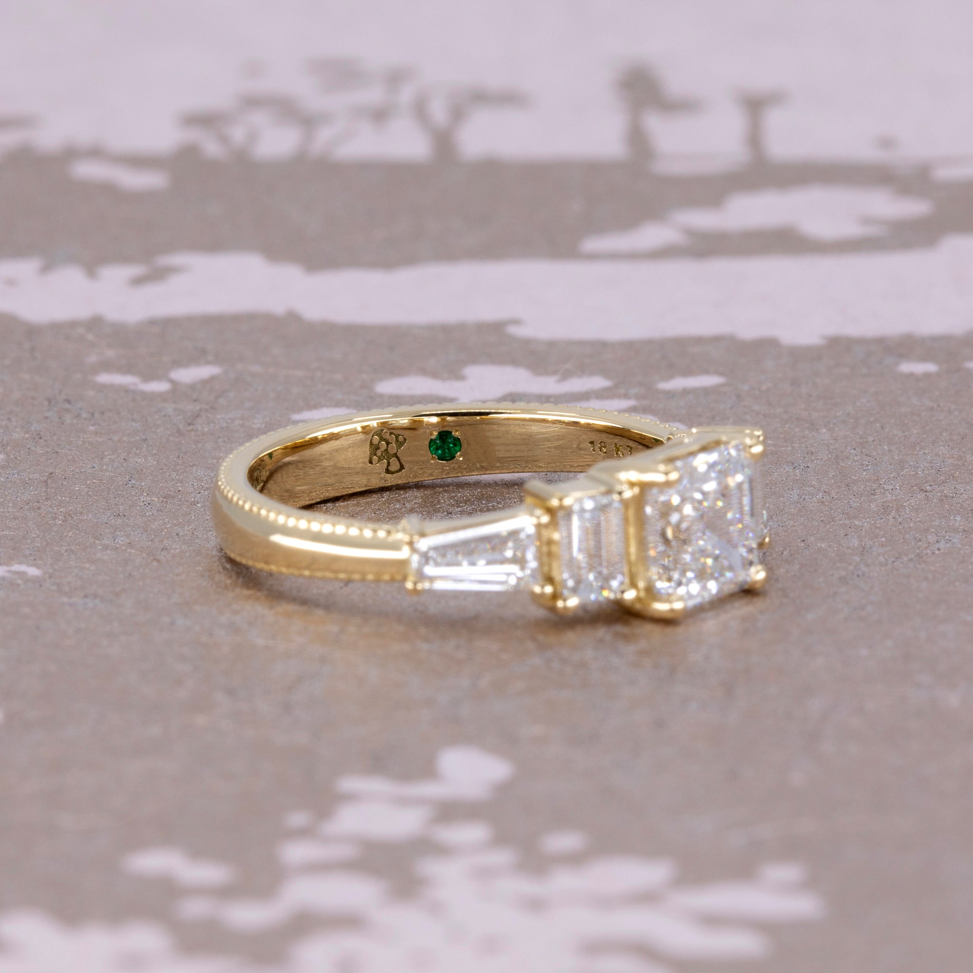 ASSCHER CUT, BAGUETTE, EMERALD DIAMOND | Yellow Gold