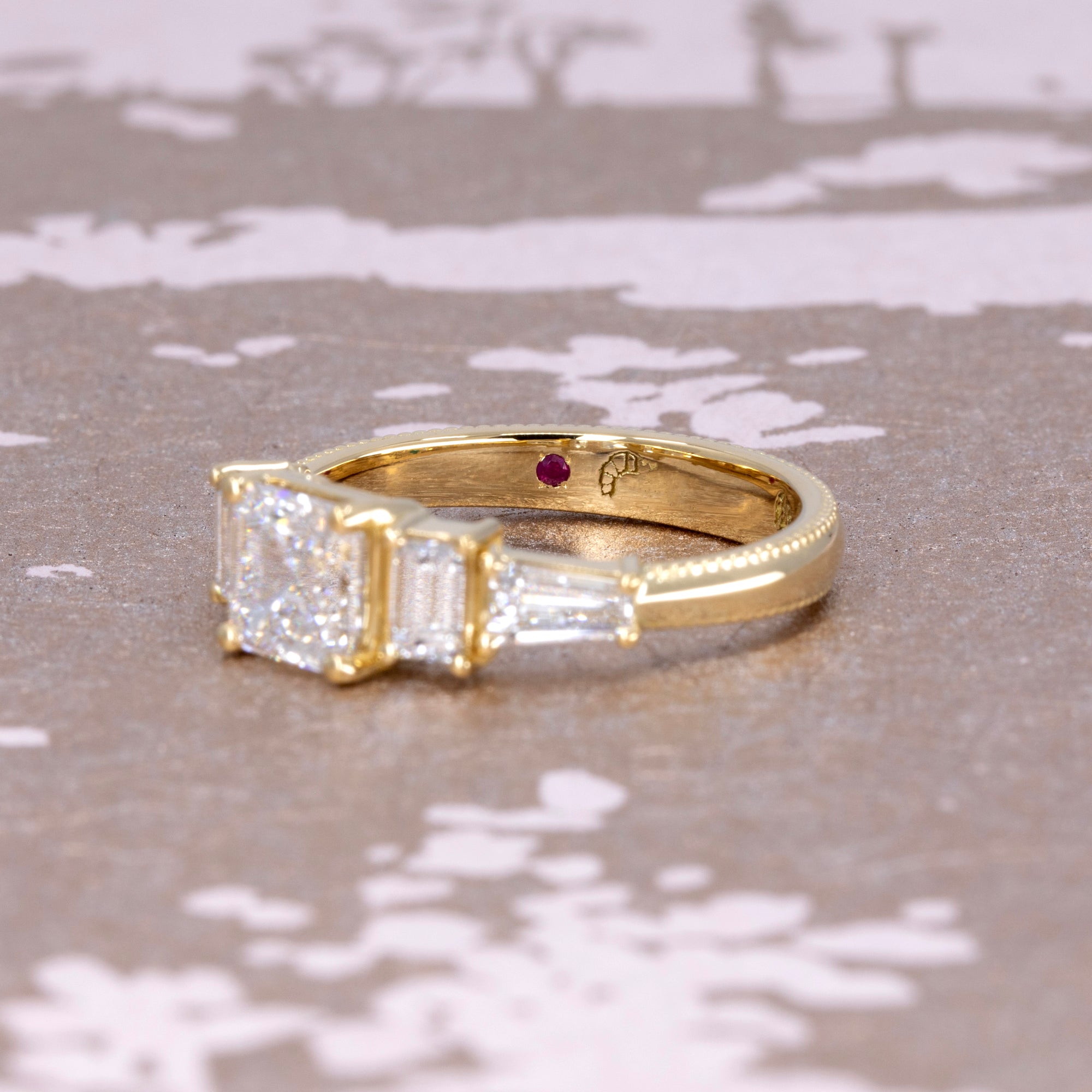 ASSCHER CUT, BAGUETTE, EMERALD DIAMOND | Yellow Gold