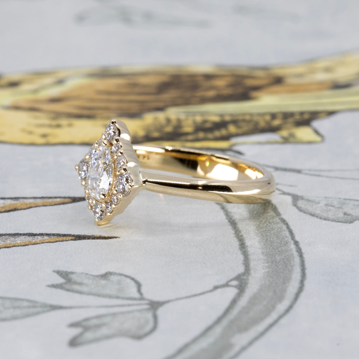 AURA PEAR SHAPE DIAMOND RING | Yellow Gold
