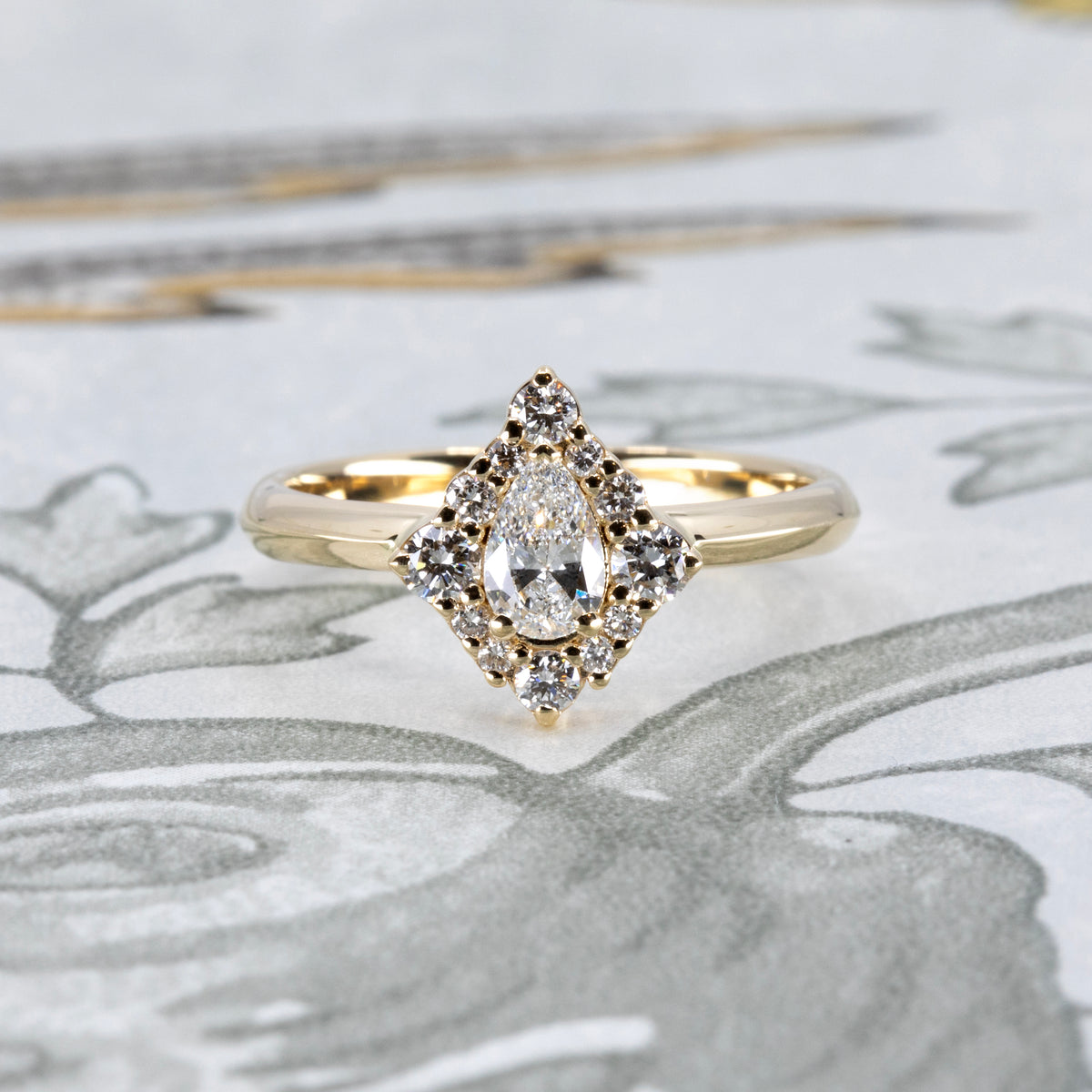 AURA PEAR SHAPE DIAMOND RING | Yellow Gold