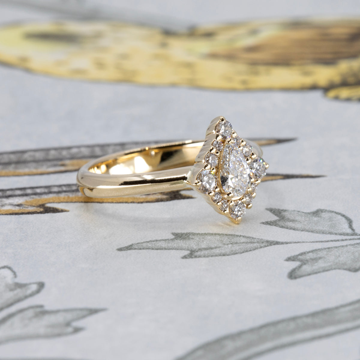 AURA PEAR SHAPE DIAMOND RING | Yellow Gold