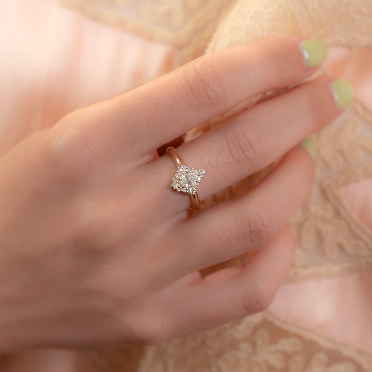 AURA PEAR SHAPE DIAMOND RING | Yellow Gold