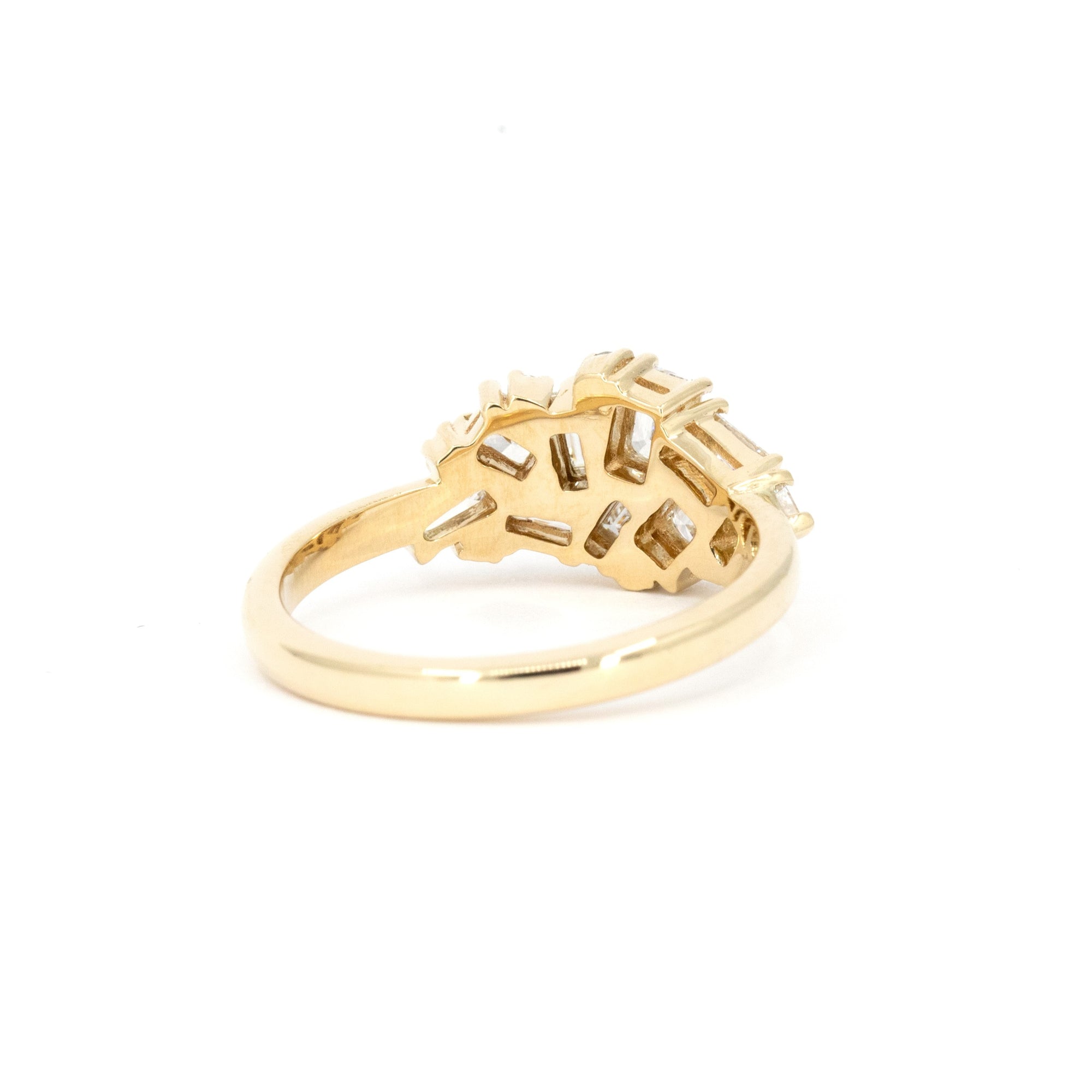 AVALANCHE BAGUETTE EMERALD &amp; RADIANT DIAMOND | Yellow Gold Ring