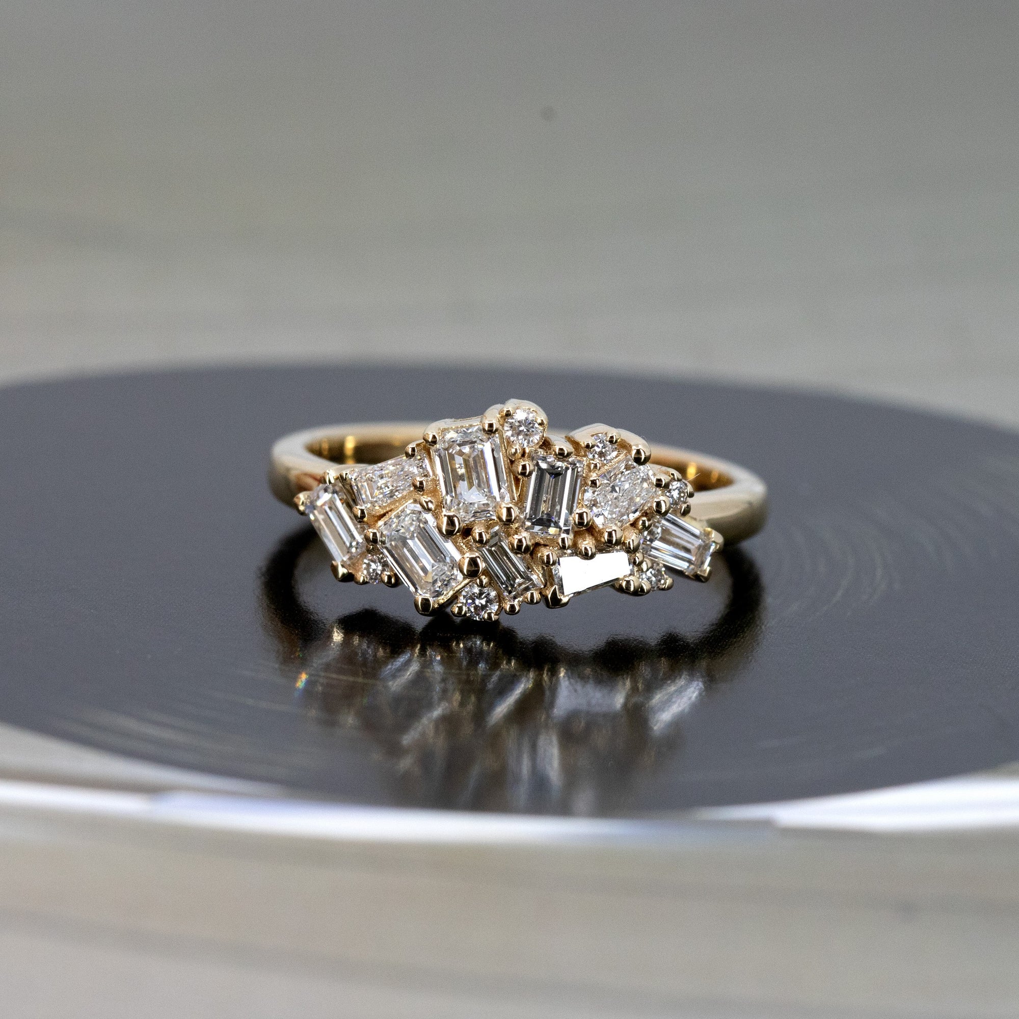 AVALANCHE BAGUETTE EMERALD &amp; RADIANT DIAMOND | Yellow Gold Ring