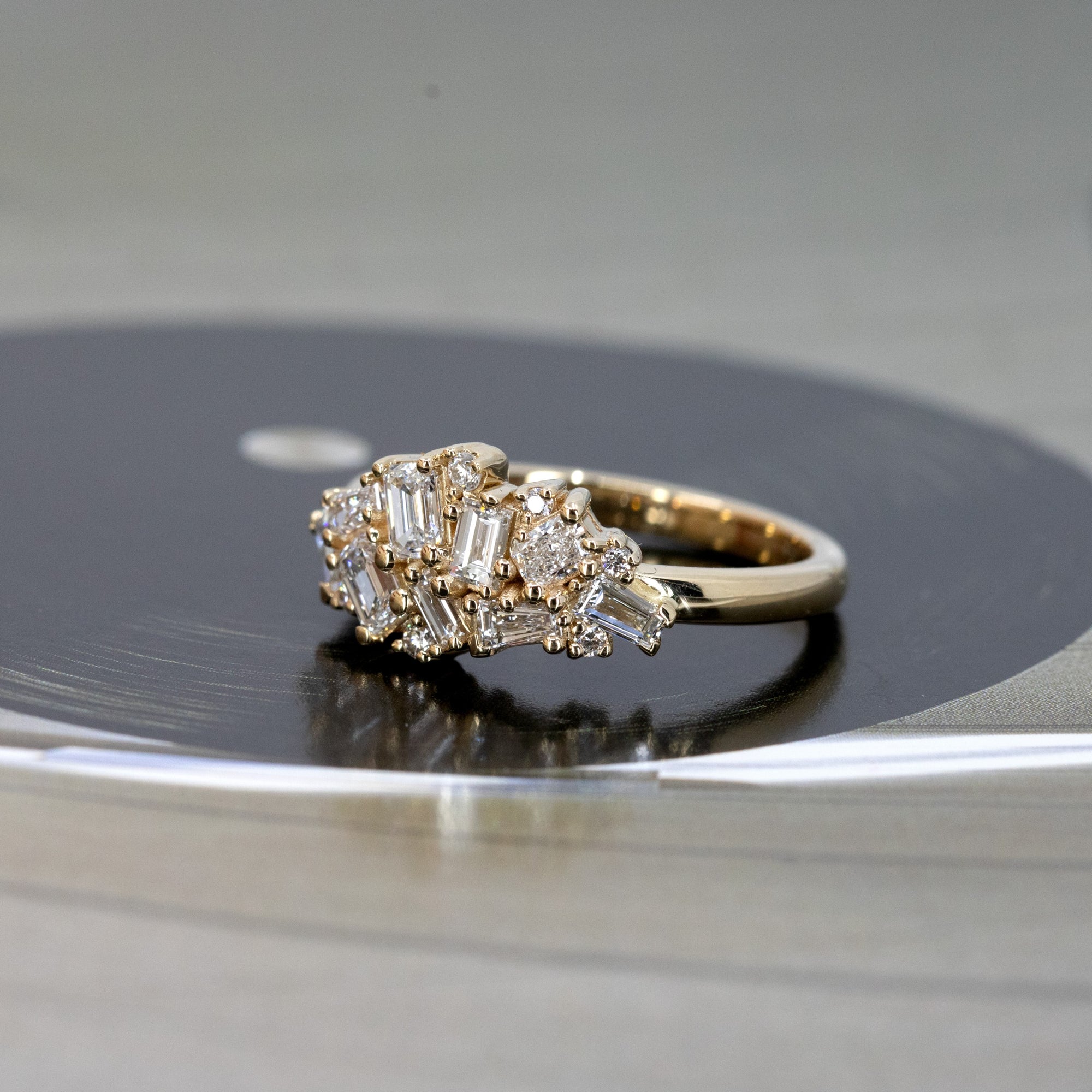 AVALANCHE BAGUETTE EMERALD &amp; RADIANT DIAMOND | Yellow Gold Ring