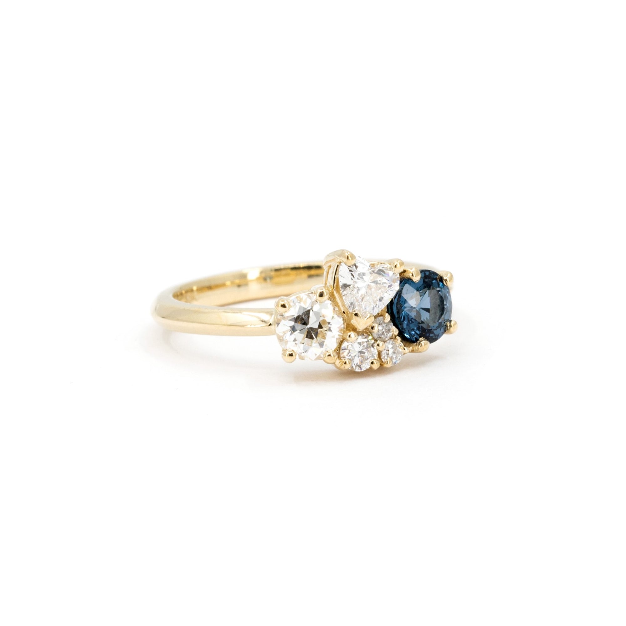 Elegant blue spinel and diamond ring in yellow gold, a unique creation by Bena Jewelry in Montreal, Canada.