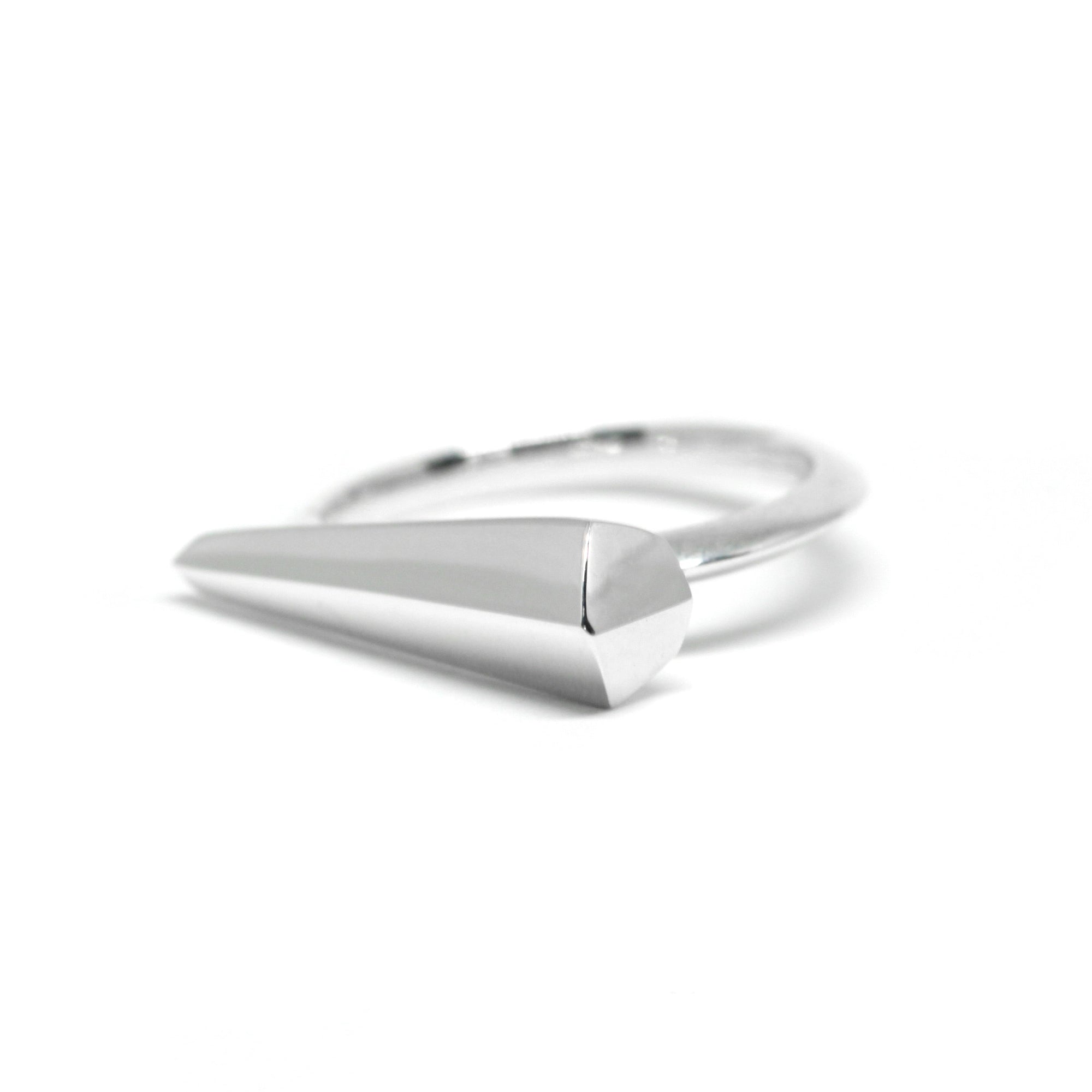 Spine Ring in White Gold on white background – A modern, bold unisex ring with a sculptural, edgy look. Handmade in Montreal.