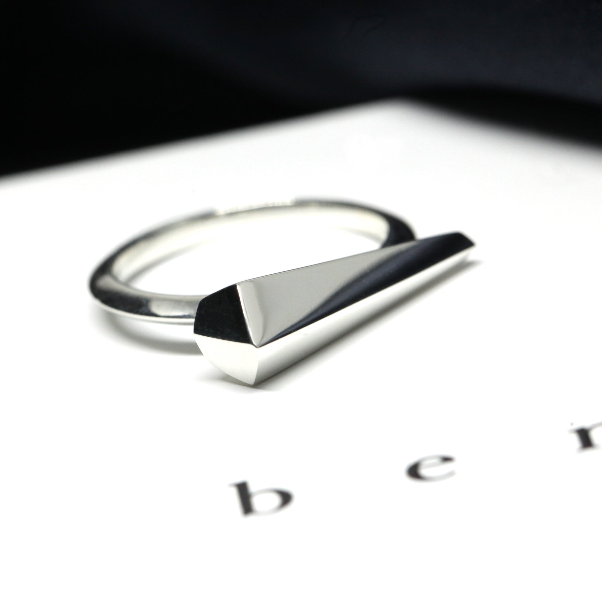 Close-up of Spine Ring in White Gold – A minimalist yet daring ring with a sharp, elongated structure.