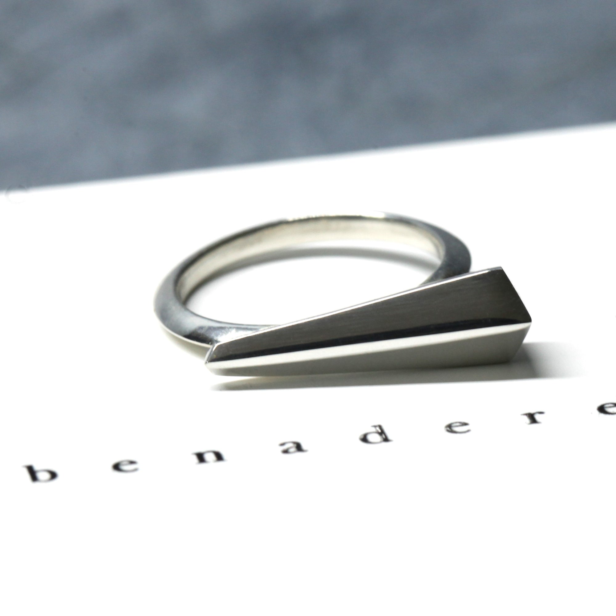 Front view of Spine Ring in White Gold – A refined and architectural ring for lovers of modern fine jewelry.