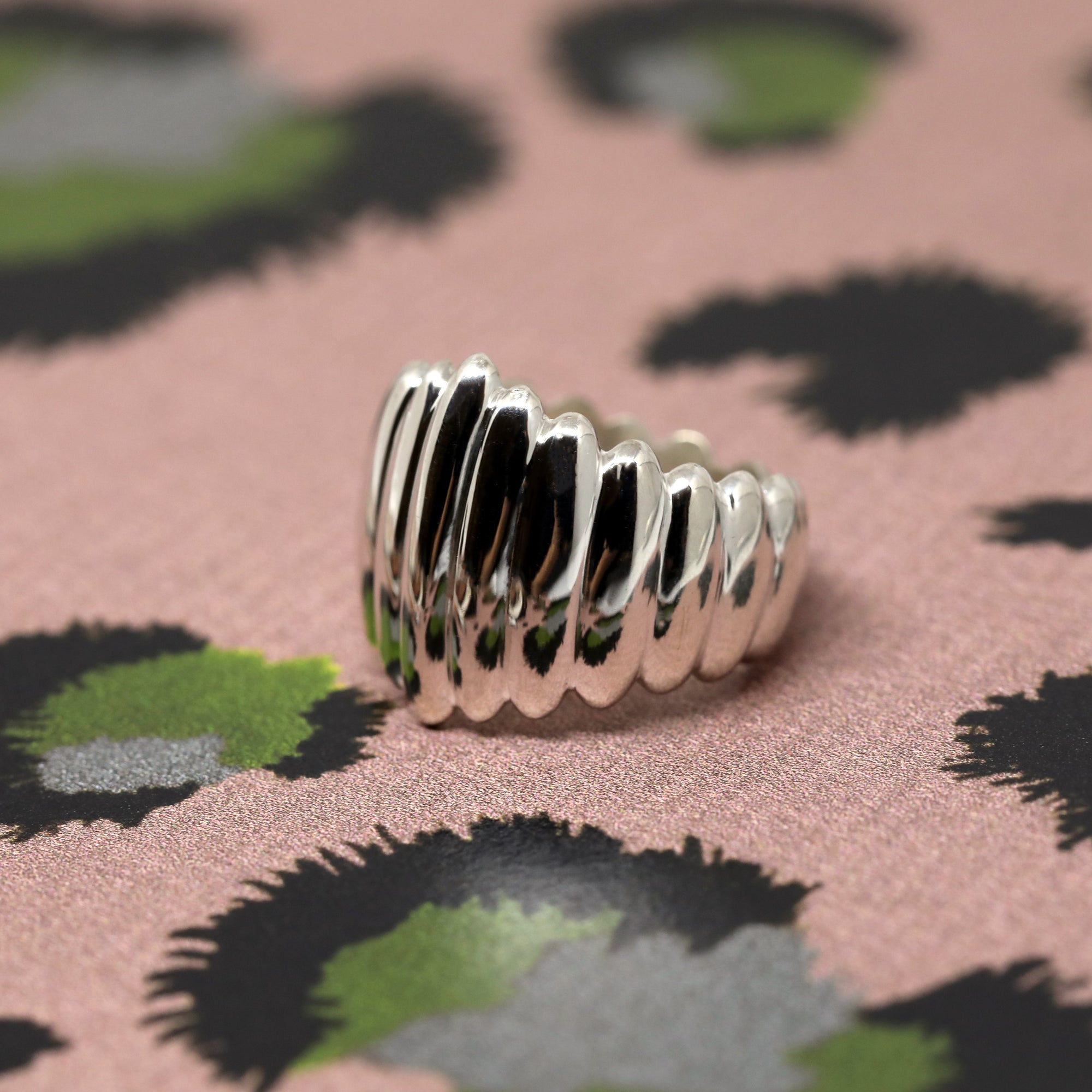 Pigalle Ring in White Gold on white background – A bold unisex gold ring with a sculptural ridged texture, handcrafted by Bena Jewelry in Montreal.