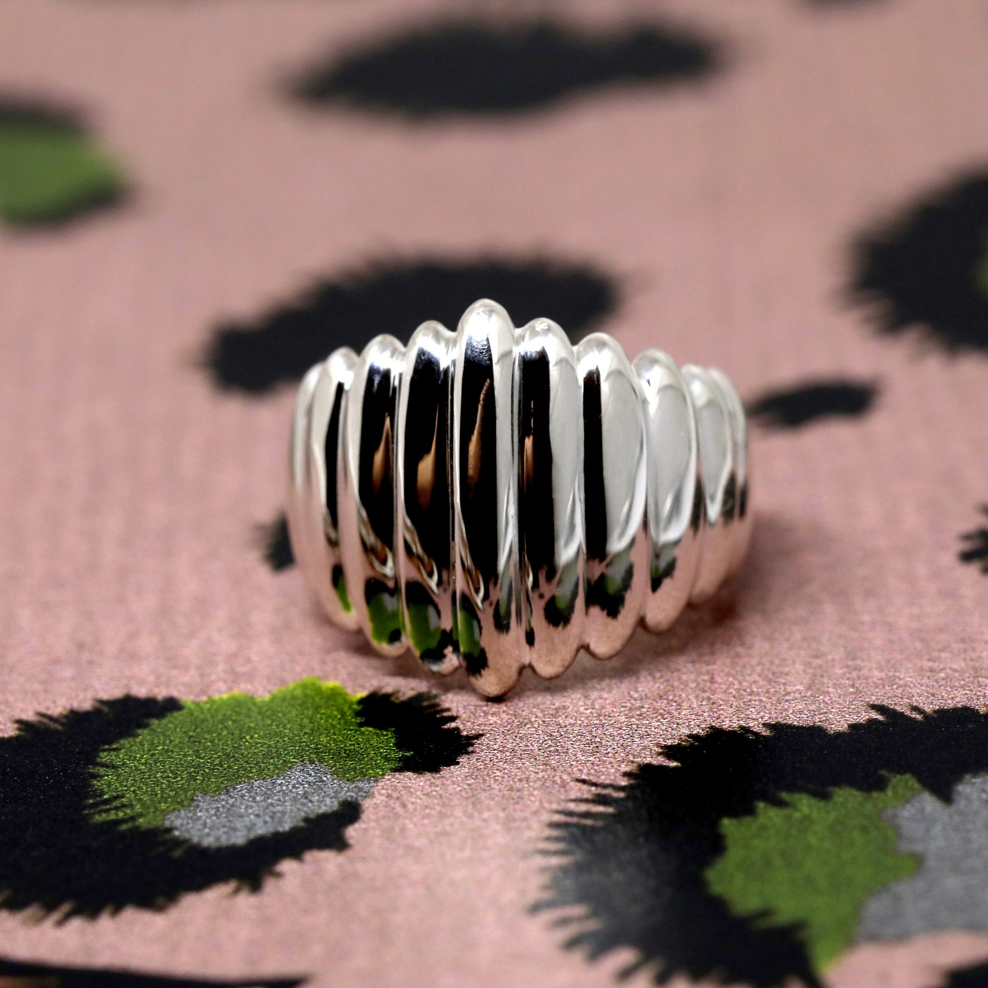 Side view of Pigalle Ring in White Gold – A contemporary unisex fine jewelry piece with an architectural and structured design.