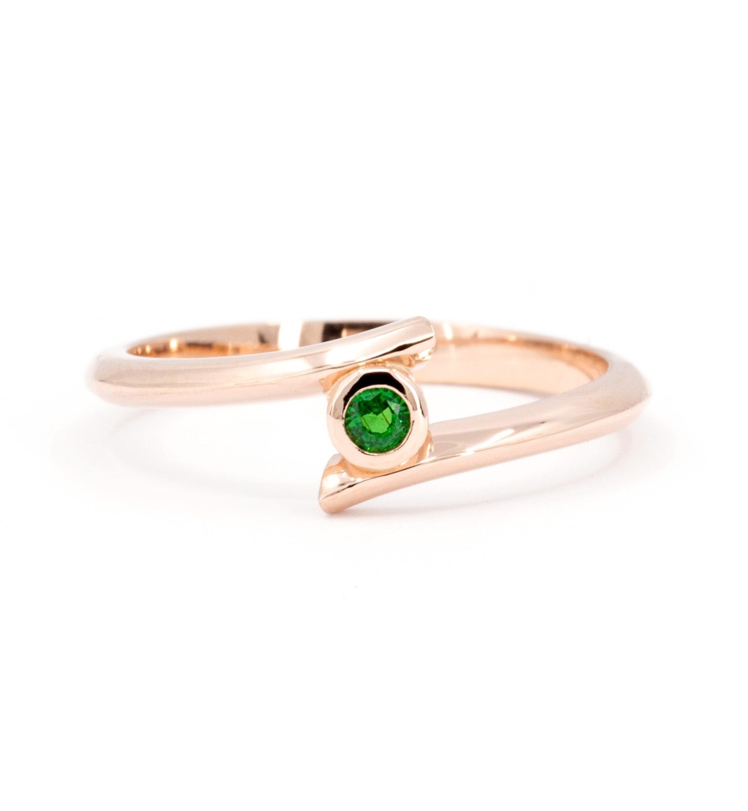 Kink Demantoid ring in rose gold with a green demantoid garnet in a bezel setting, made in Montreal by Bena Jewelry, edgy contemporary jewelry.