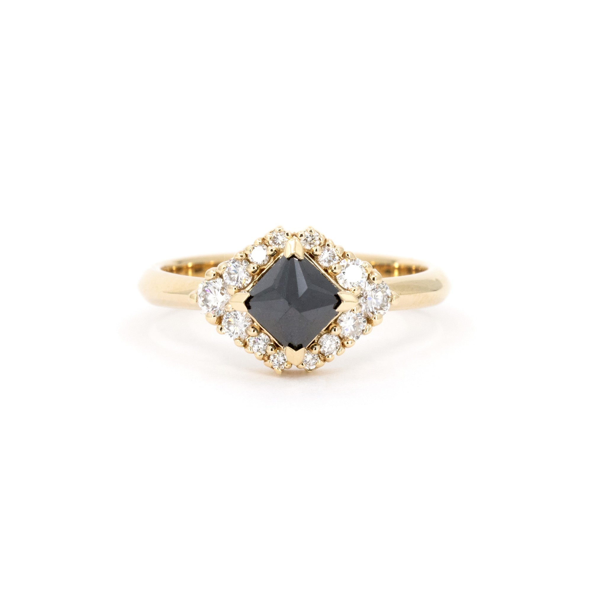 BLACK PRINCESS EDGY HALO | Yellow Gold Ring
