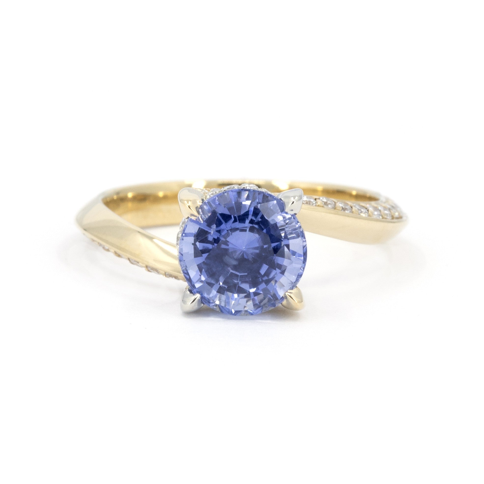ROUND SAPPHIRE TWO TONS TWIST BAND | Yellow &amp; White Gold