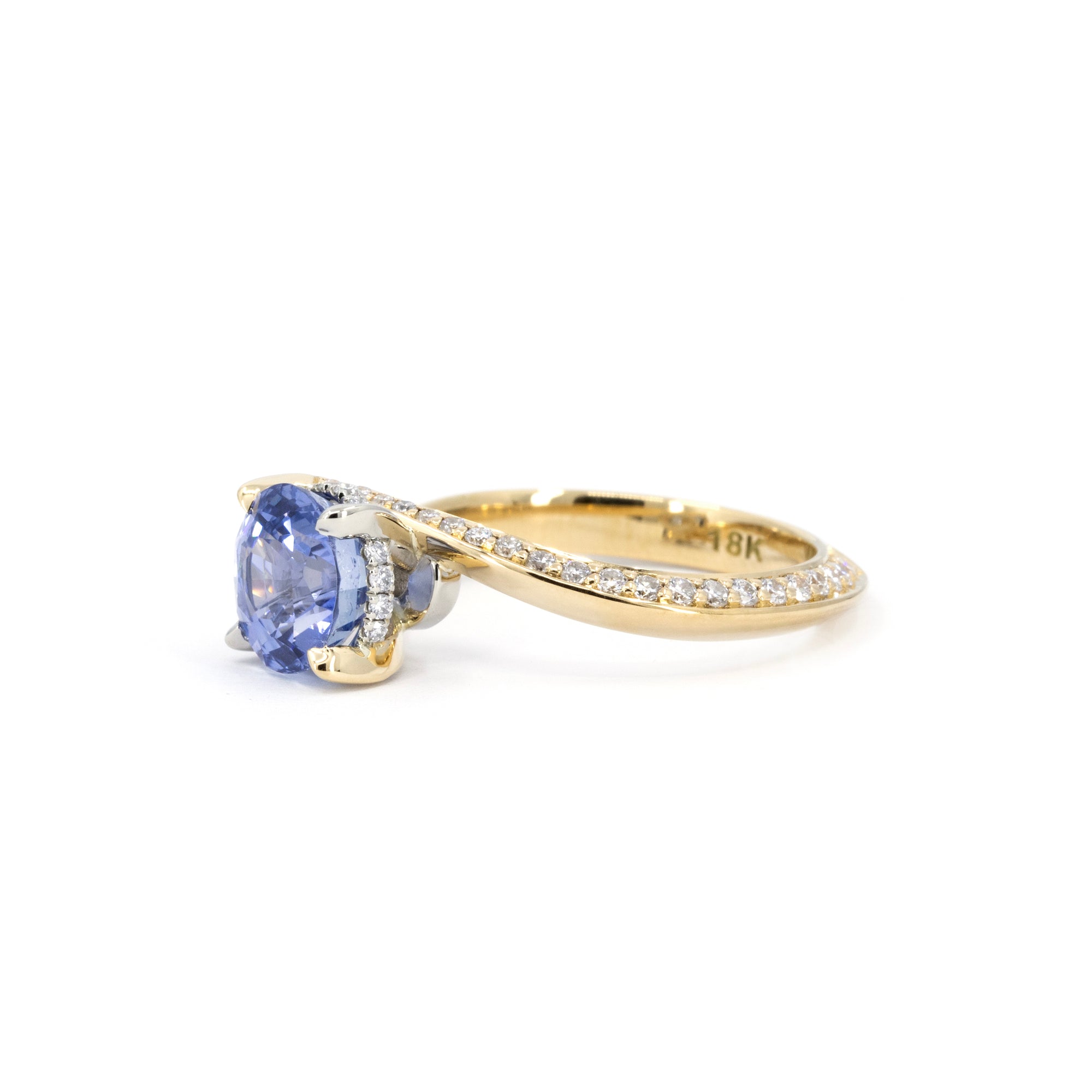 ROUND SAPPHIRE TWO TONS TWIST BAND | Yellow &amp; White Gold