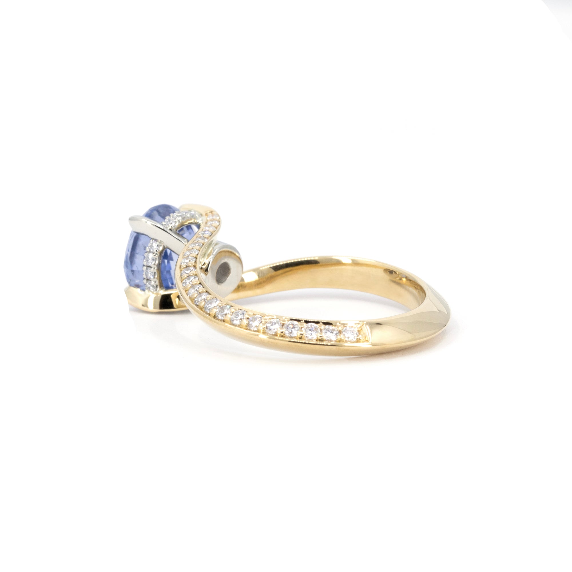 ROUND SAPPHIRE TWO TONS TWIST BAND | Yellow &amp; White Gold
