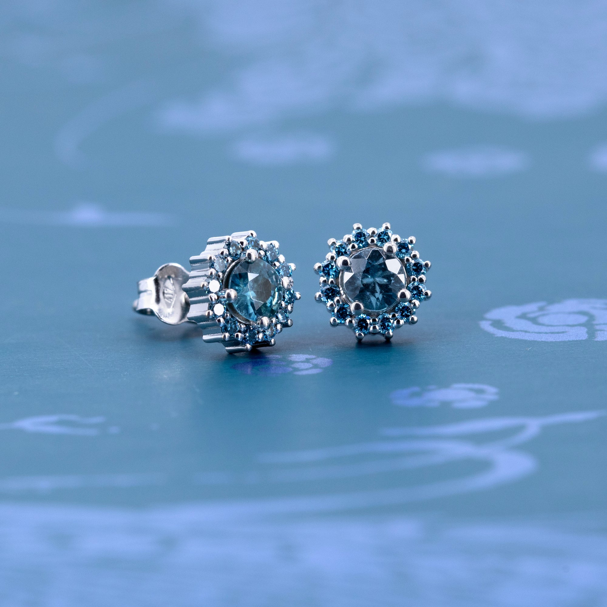 SOLEIL BLUE ZIRCON &amp; DIAMOND STUDS EARRINGS | White Gold