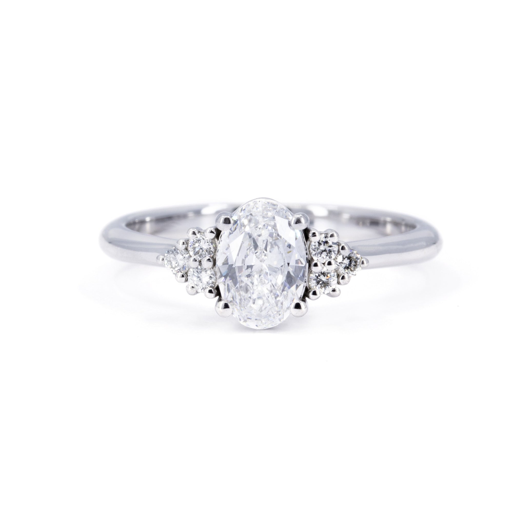 CLASSIC DESIR OVAL SHAPE DIAMOND | White Gold