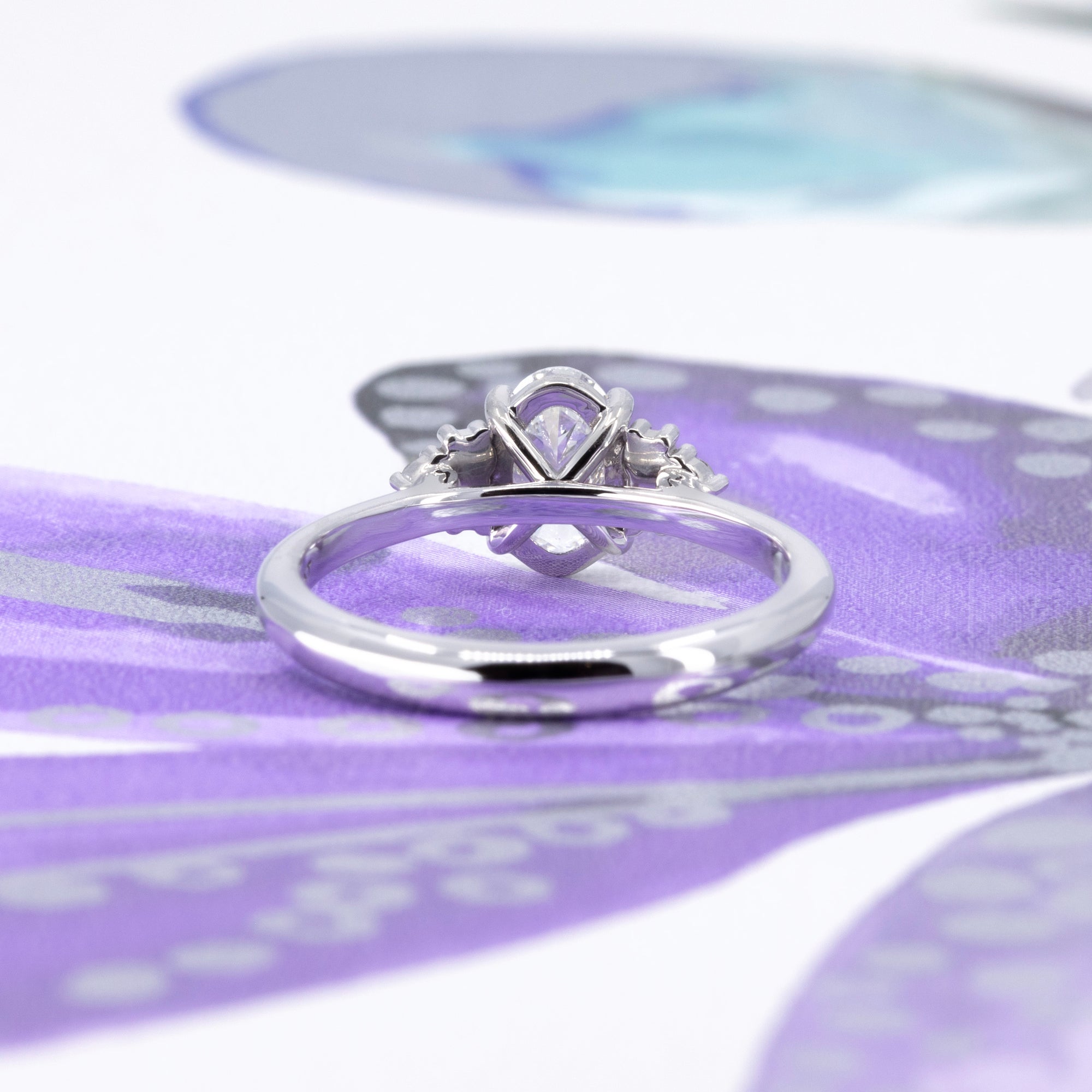CLASSIC DESIR OVAL SHAPE DIAMOND | White Gold