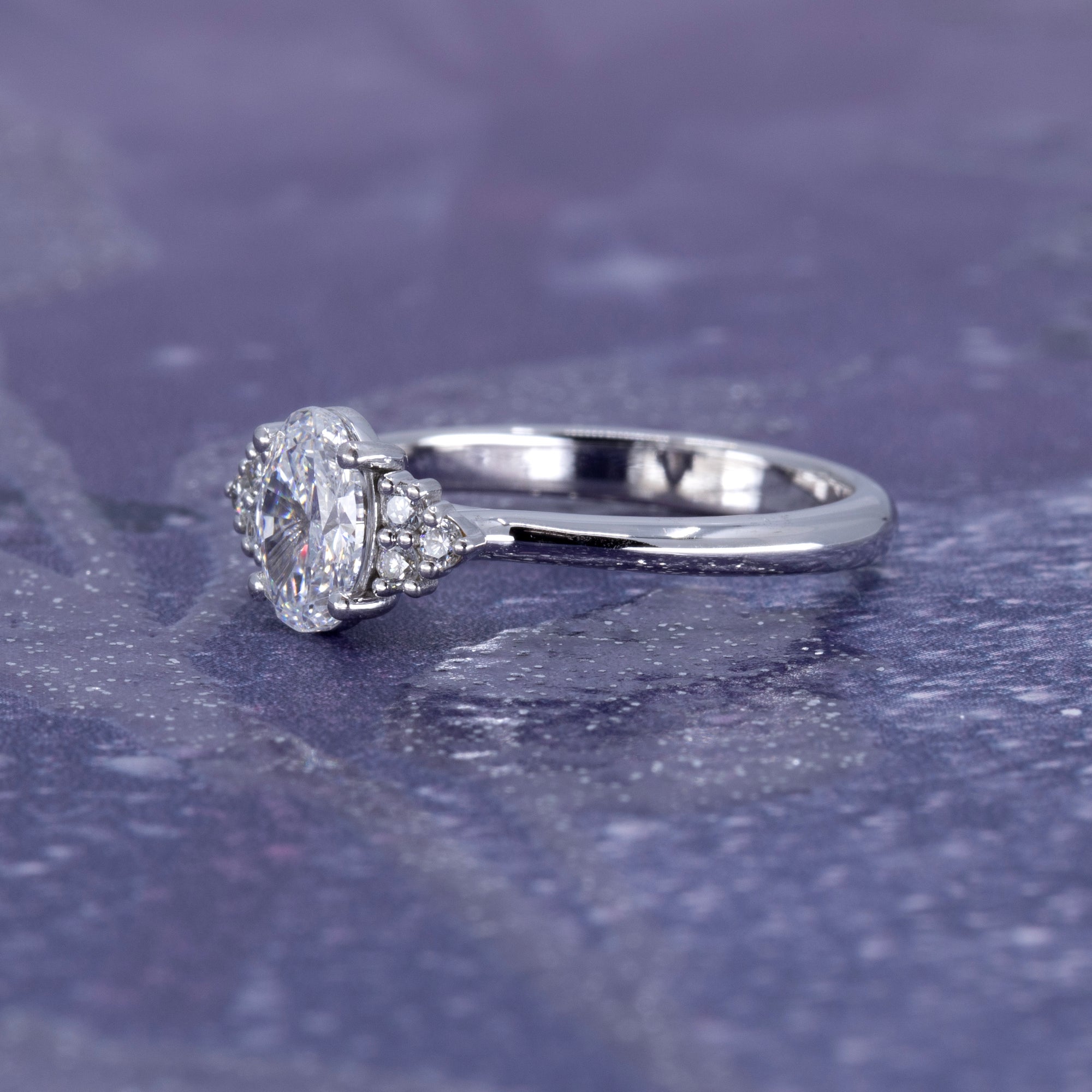 CLASSIC DESIR OVAL SHAPE DIAMOND | White Gold