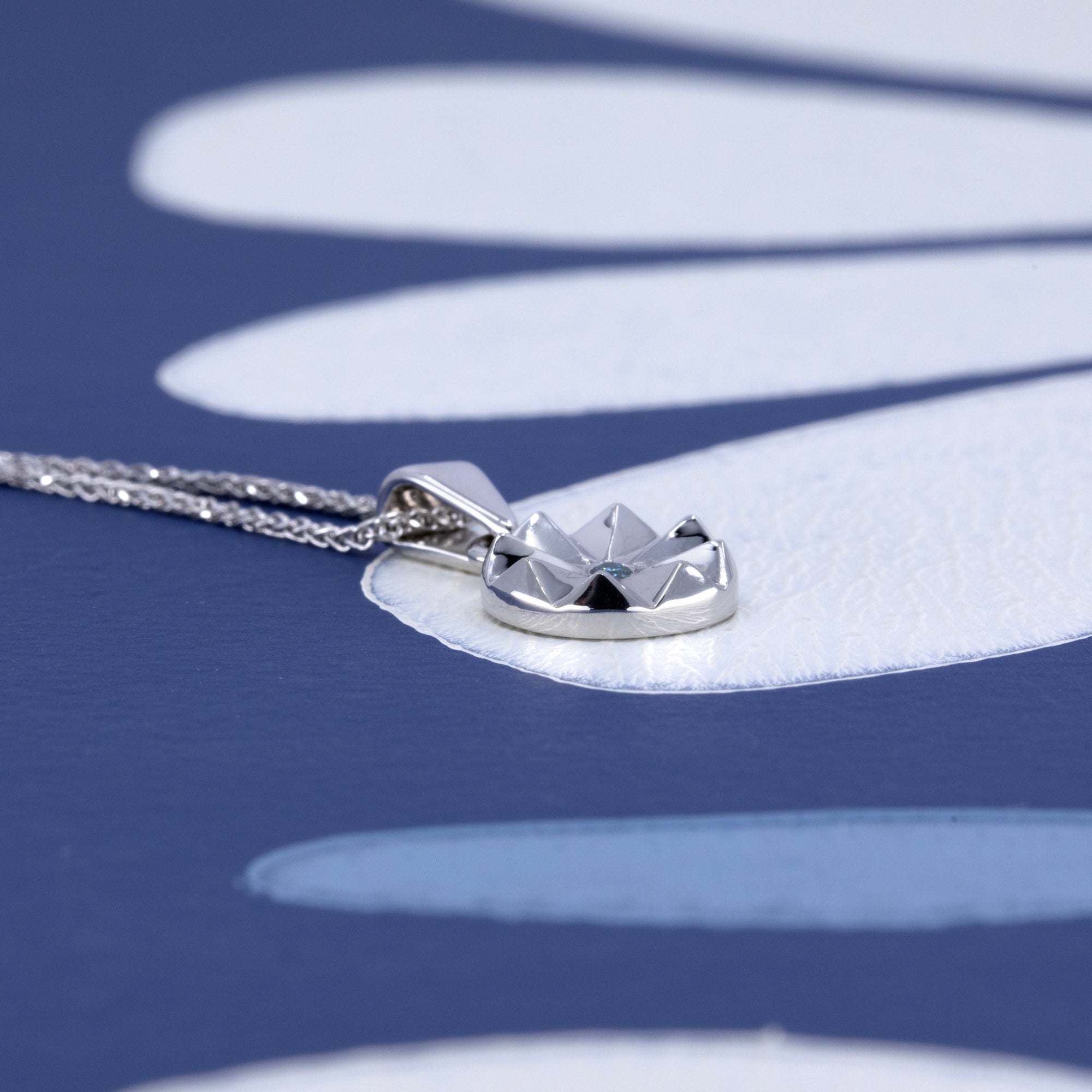 COROLA BLUE DIAMOND PENDANT | White Gold