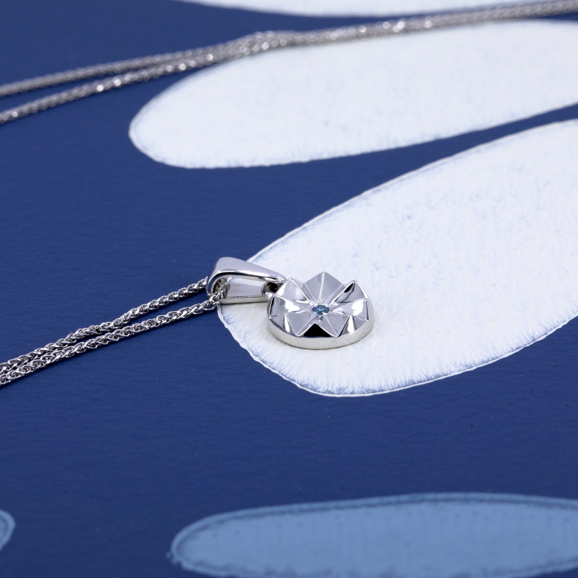 COROLA BLUE DIAMOND PENDANT | White Gold