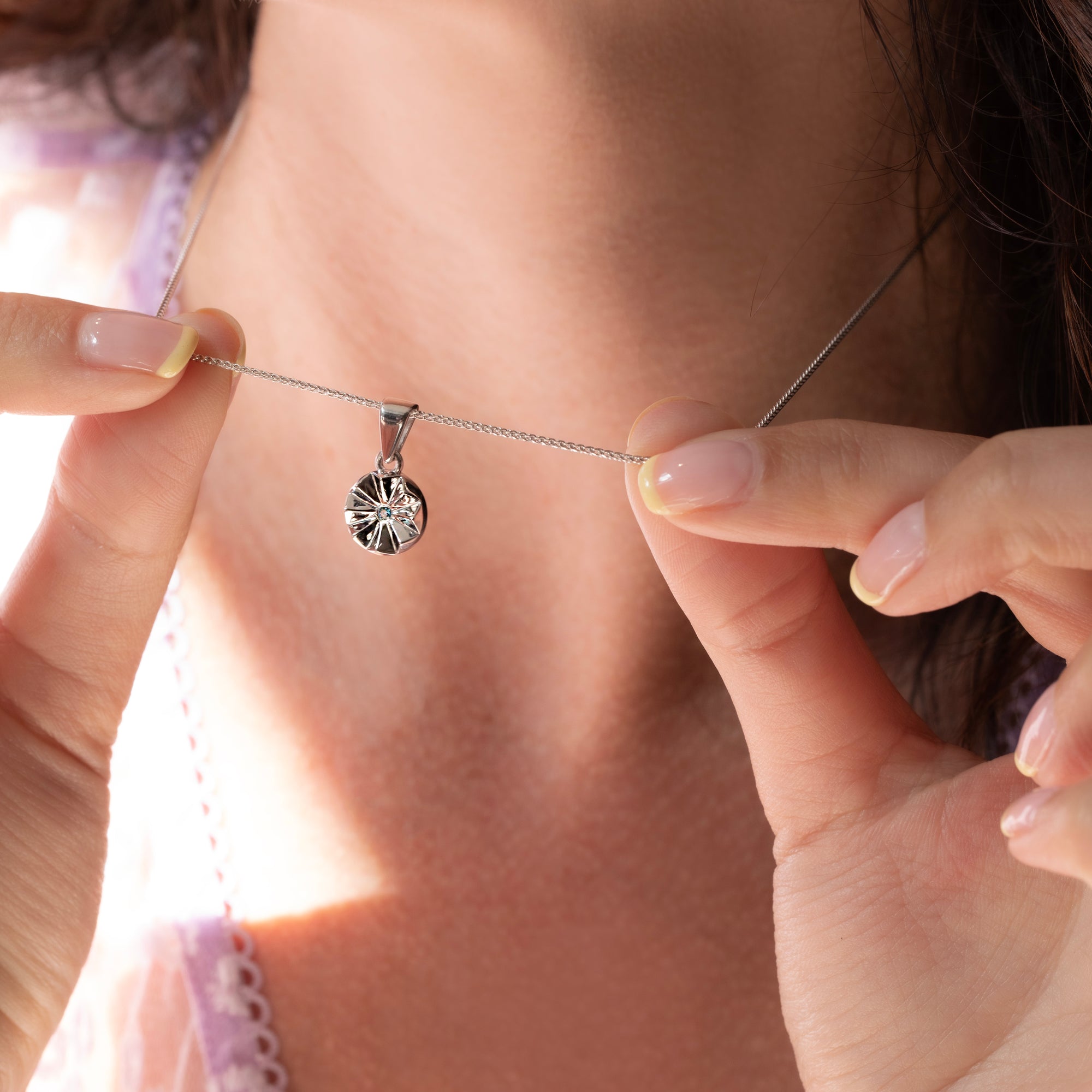 COROLA BLUE DIAMOND PENDANT | White Gold