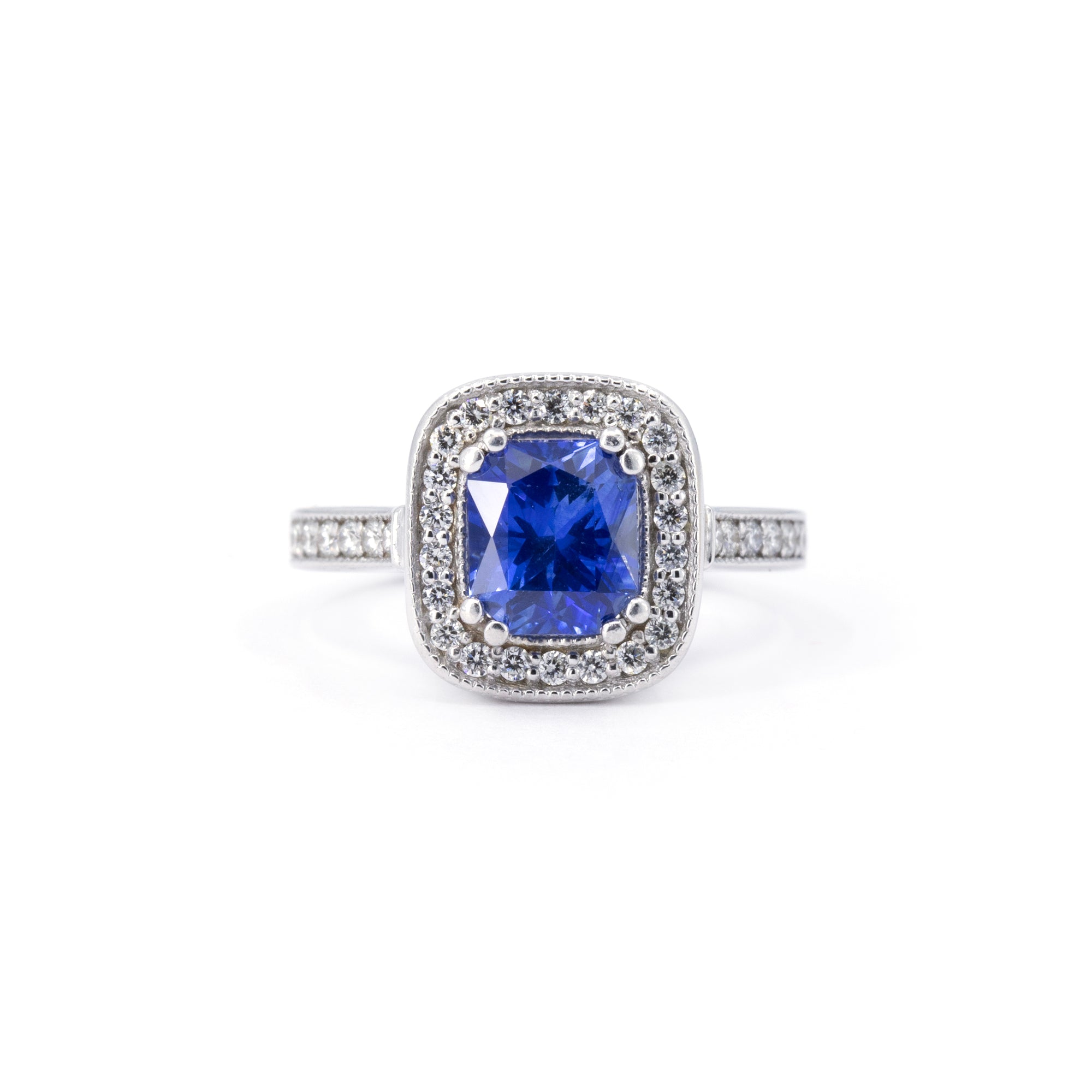 CUSHION BLUE SAPPHIRE DIAMOND HALO RING | White Gold