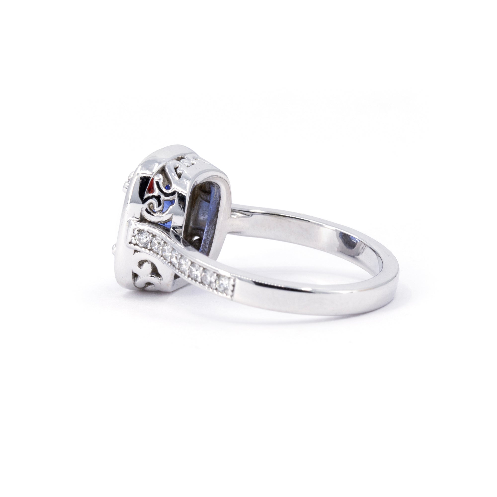 CUSHION BLUE SAPPHIRE DIAMOND HALO RING | White Gold
