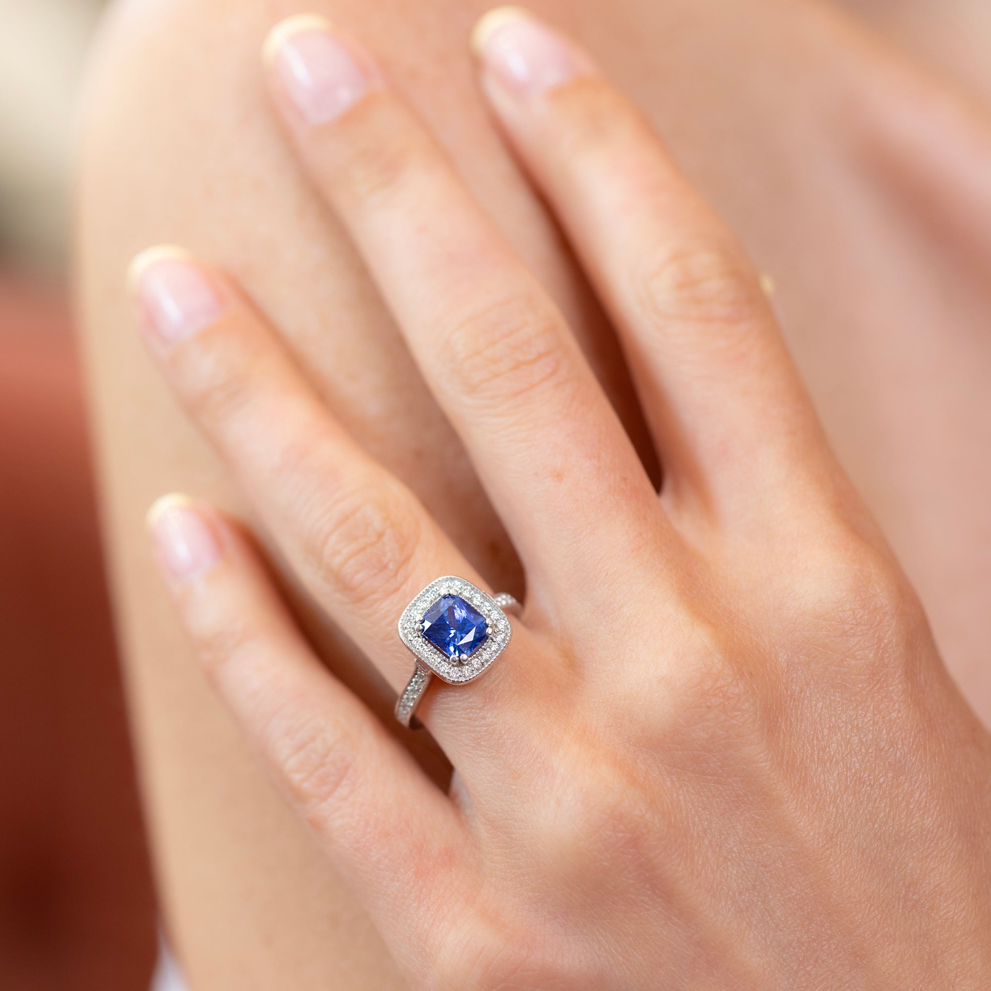 CUSHION BLUE SAPPHIRE DIAMOND HALO RING | White Gold