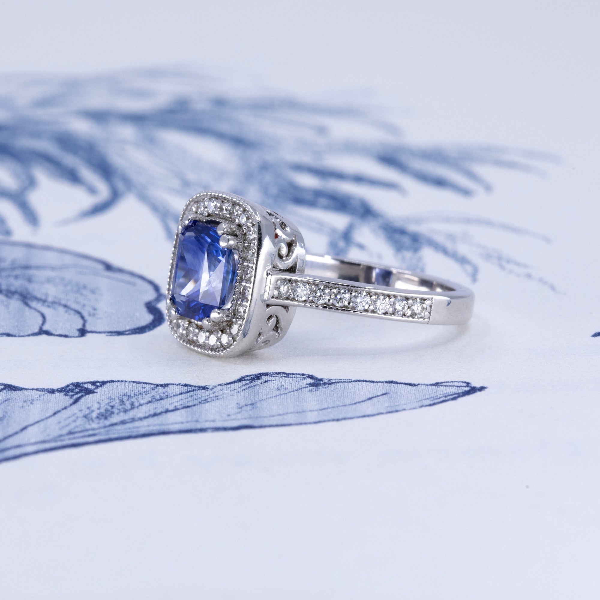 CUSHION BLUE SAPPHIRE DIAMOND HALO RING | White Gold