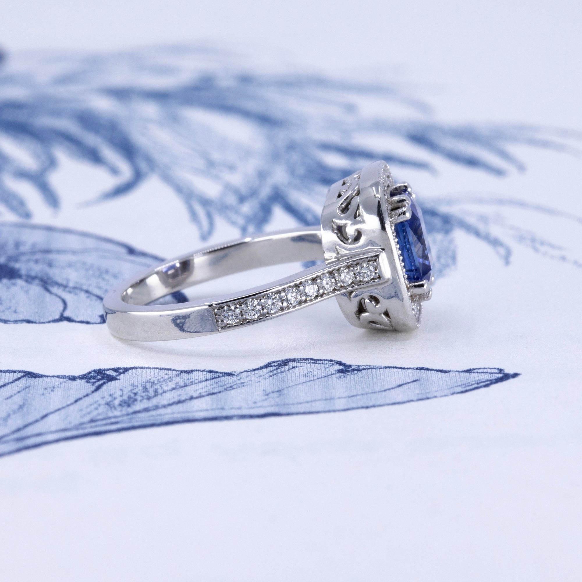 CUSHION BLUE SAPPHIRE DIAMOND HALO RING | White Gold