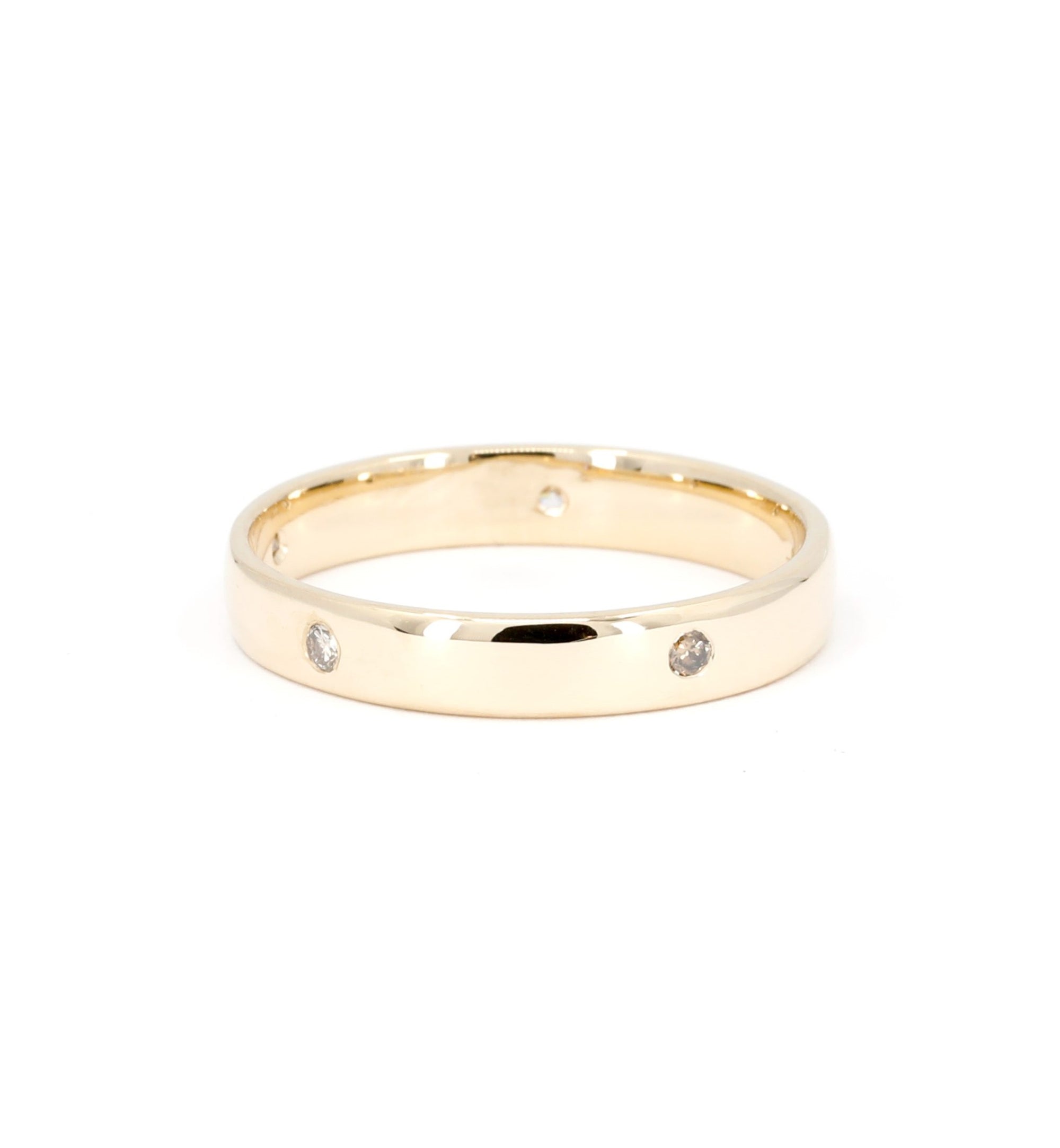 Classic men’s gold wedding ring with brown or white diamonds, a custom-made band designed in Montreal.