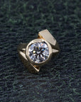 EDGY ROUND DIAMOND BOLD RING | Yellow Gold
