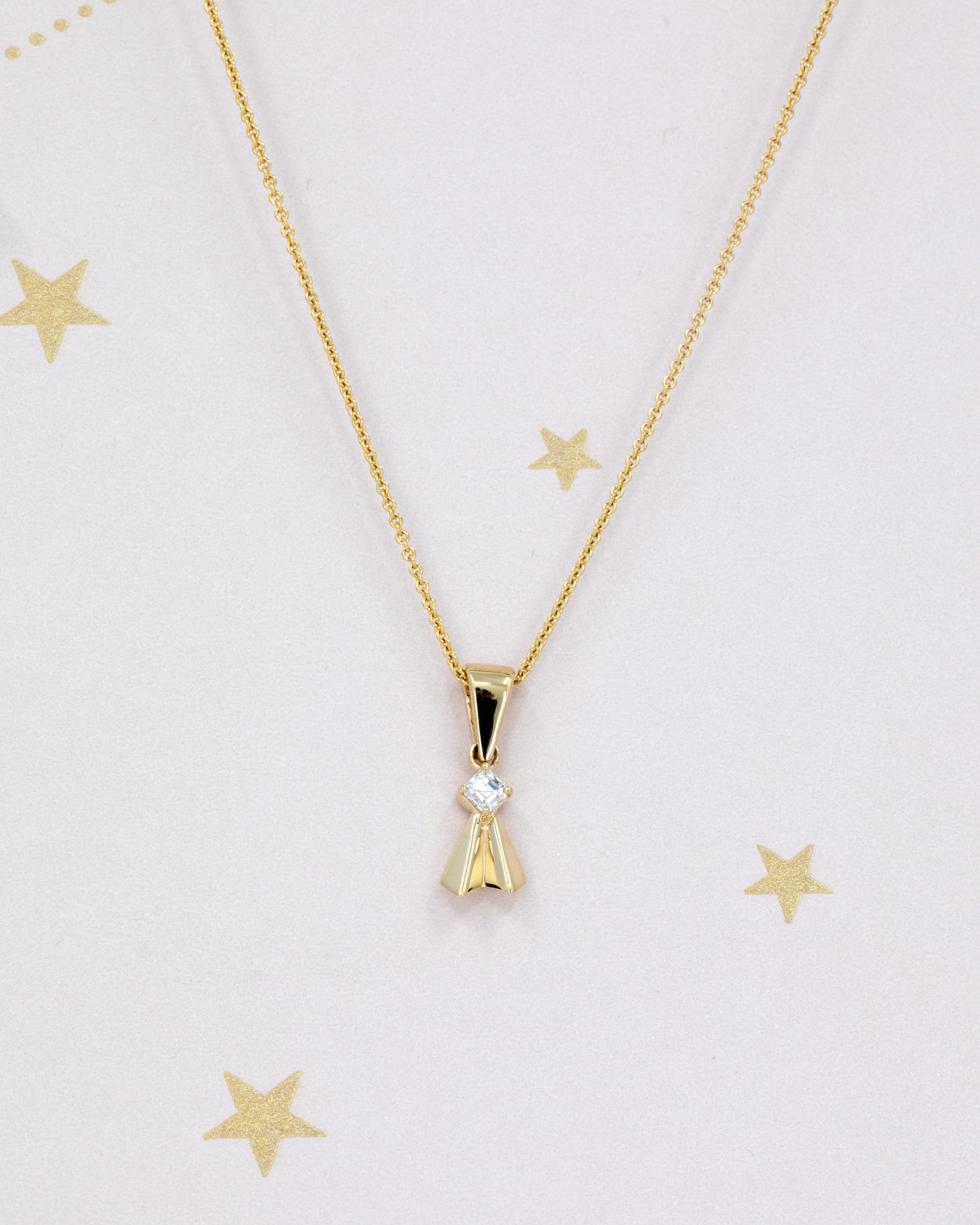 Close-up of Bena Jewelry’s edgy yet delicate pendant with an Asscher-cut diamond. Made in Montreal, Quebec, this bold and refined design is perfect for women who appreciate modern elegance.